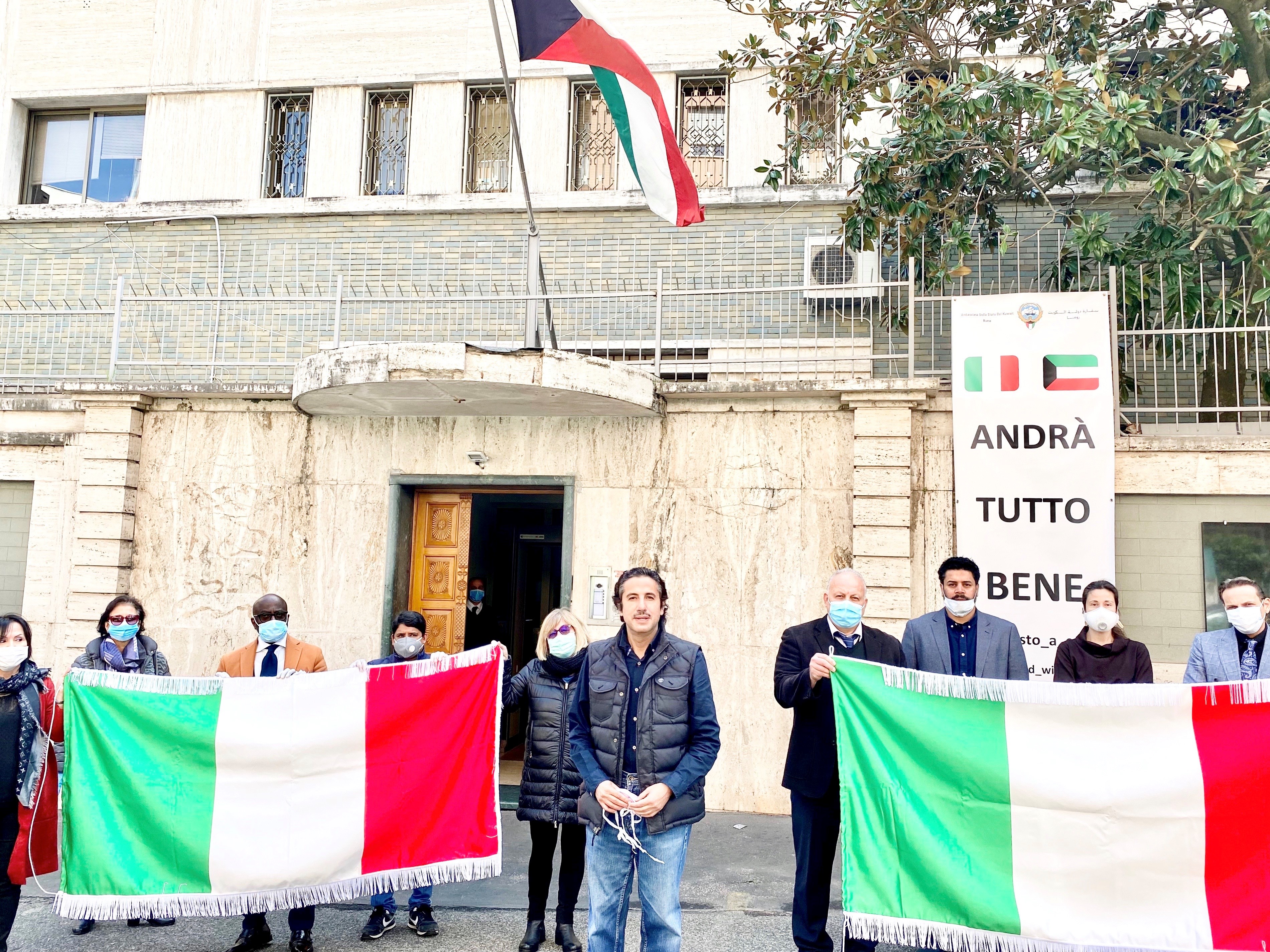 السفير الشيخ عزام الصباح يشارك مع موظفي السفارة في وقفة الحداد على ضحايا كورونا في ايطاليا
