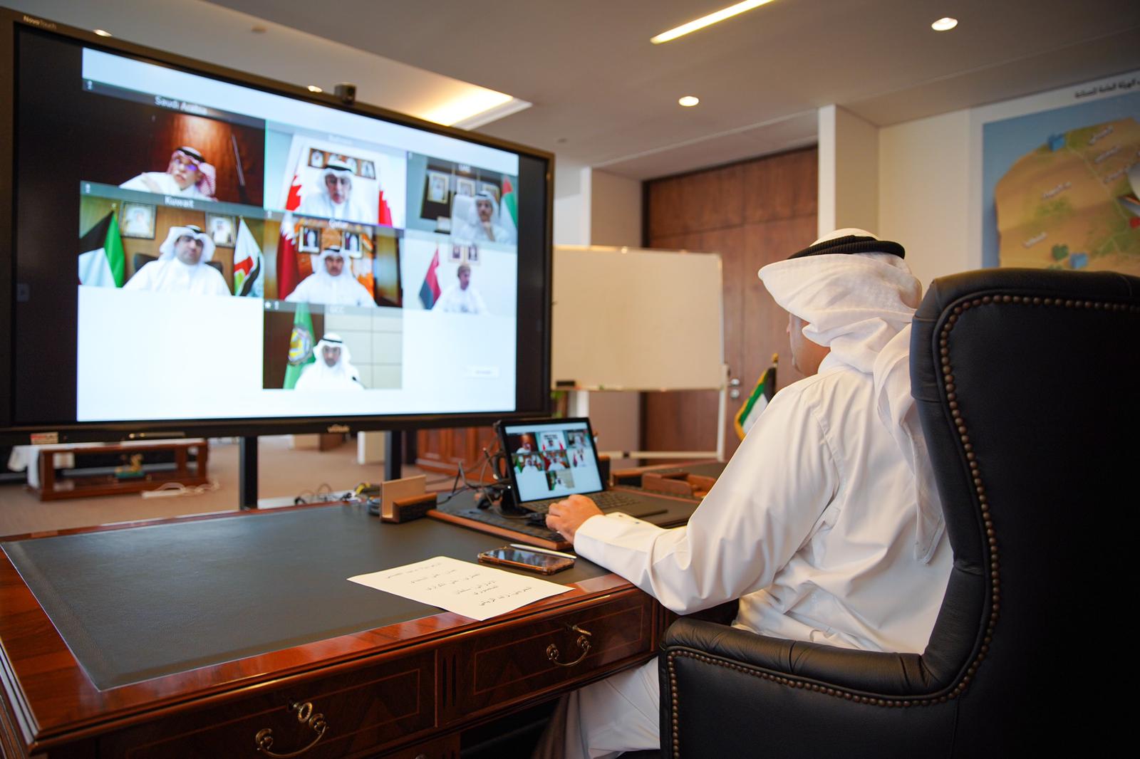Vidéo conférence entre le ministre koweïtien Khaled Al-Roudhan et ses homologues du Golfe