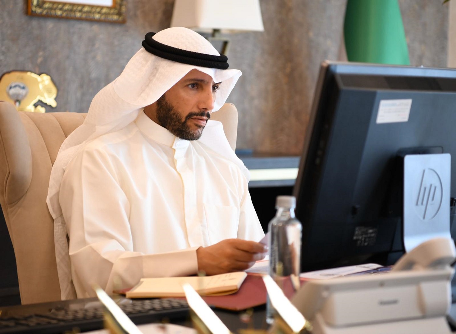 رئيس مجلس الأمة خلال الاجتماع