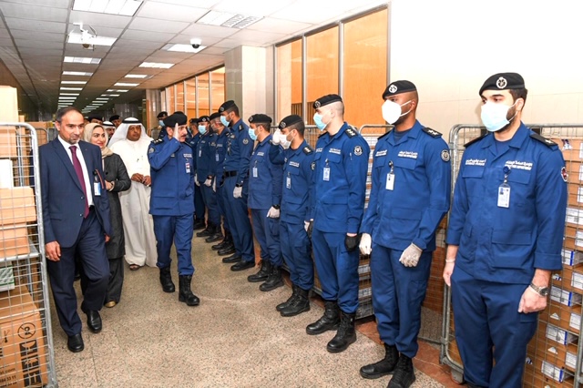 Une tournée d'inspection des sapeurs-pompiers à l'hôpital Mubarak