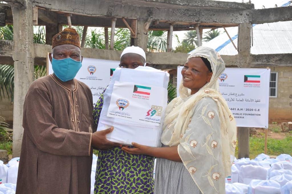 دولة الكويت تنفذ مشروع إفطار صائم في نيجيريا