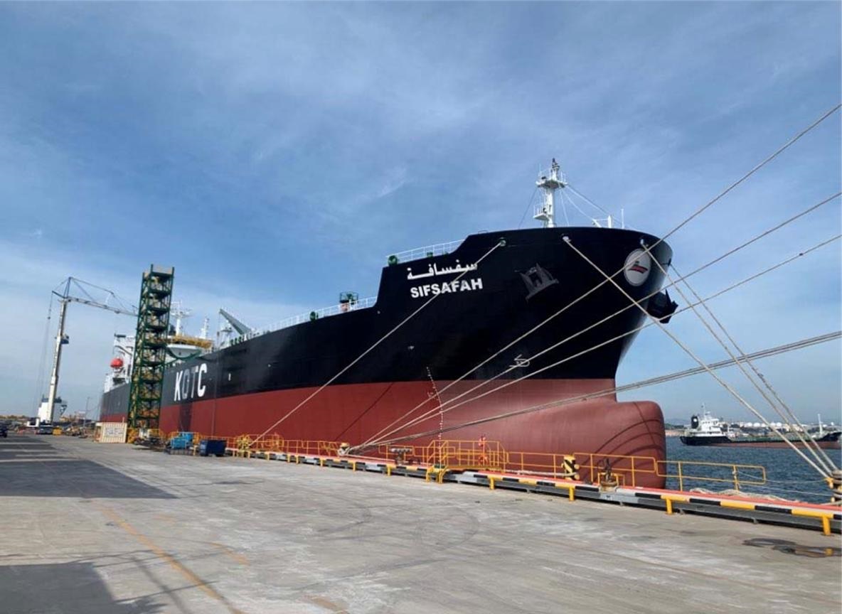 كونا Kuwait receives oil derivatives' tanker from S. Korea