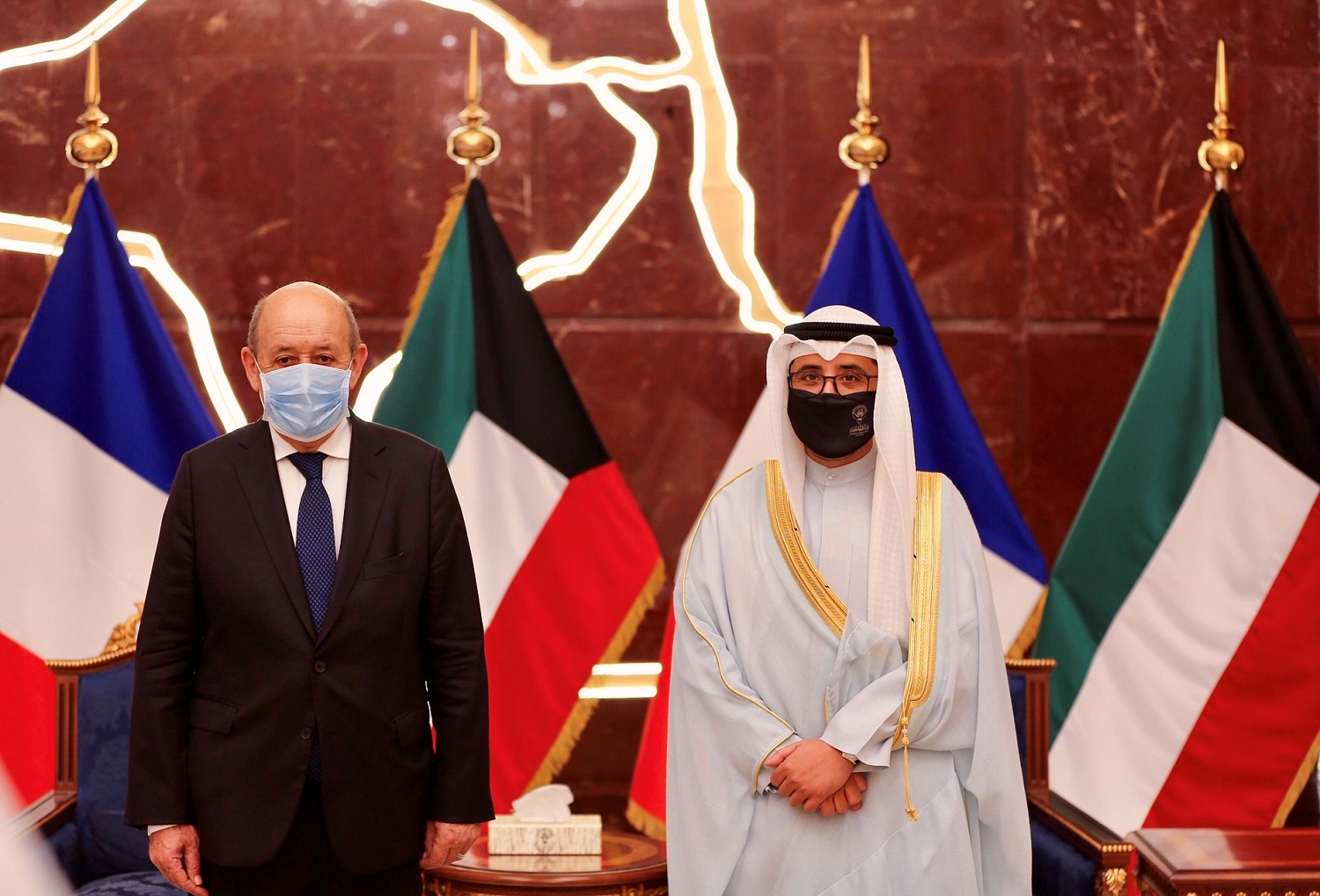 وزير الخارجية الشيخ الدكتور أحمد الناصر الصباح خلال استقبال ووزير الخارجية الفرنسي جان إيف لودريان