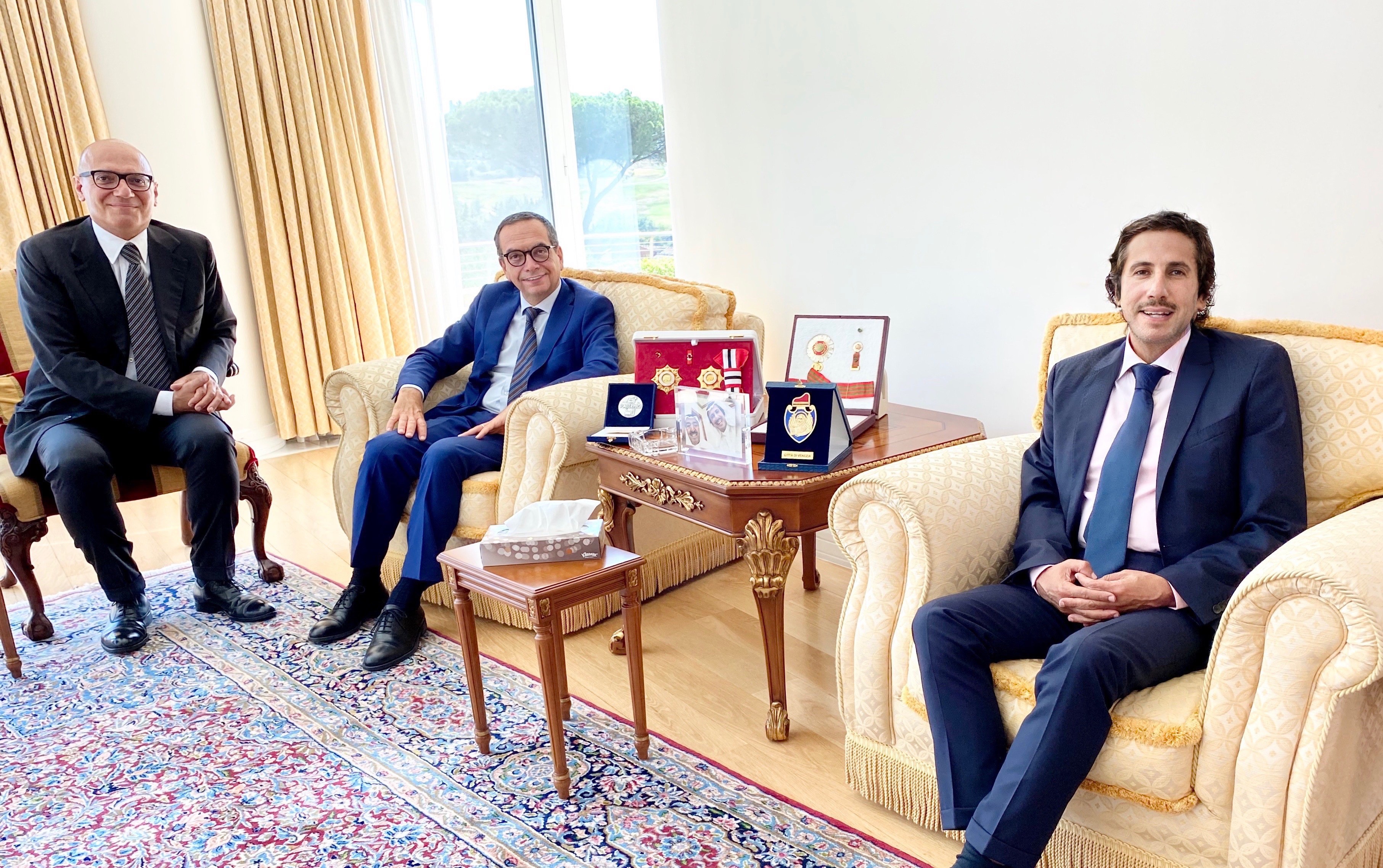 Le secrétaire général de la Fédération des chambres de commerce italiennes, Giuseppe Tripoli, reçu à l'ambassade du Koweït à Rome