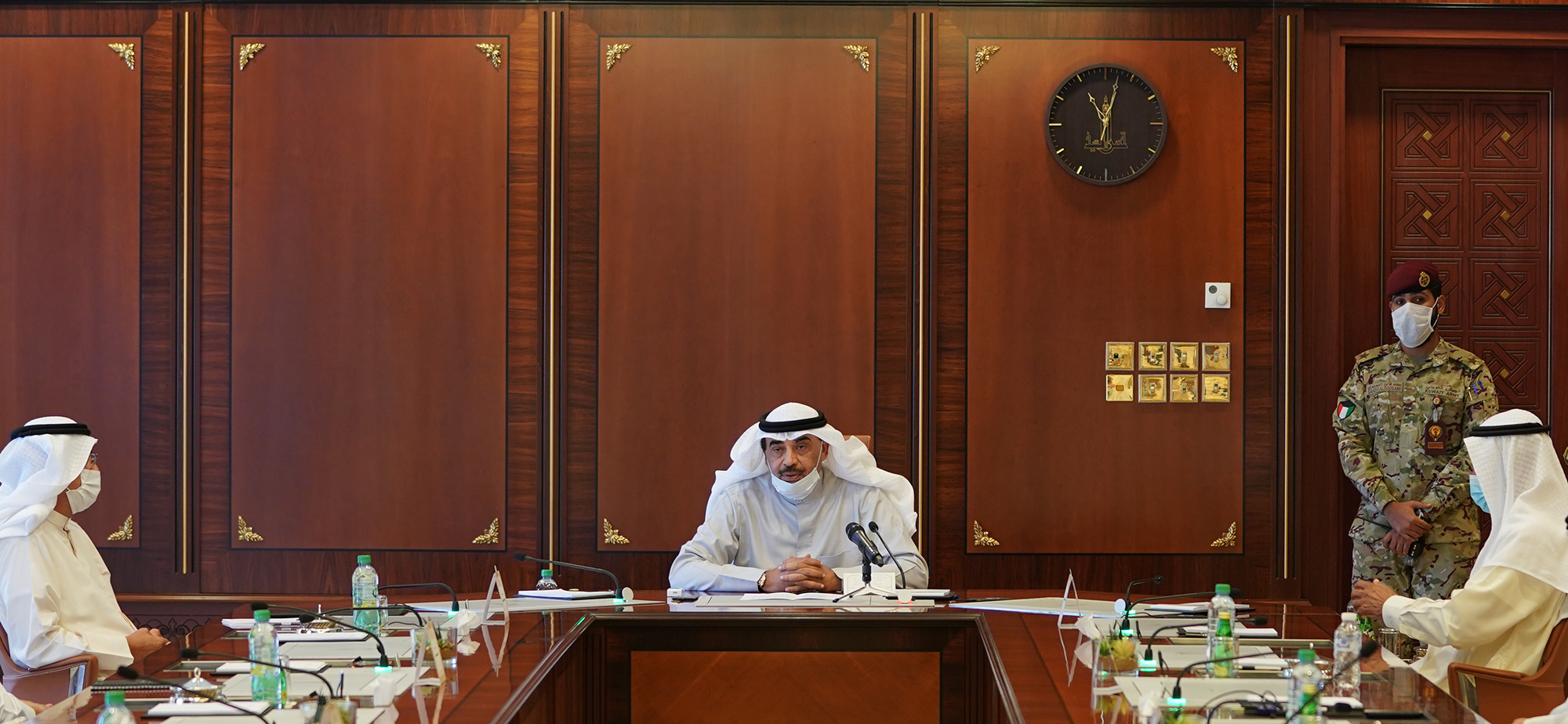 سمو رئيس مجلس الوزراء خلال الاجتماع مع ممثلي الجهات الرقابية الحكومية