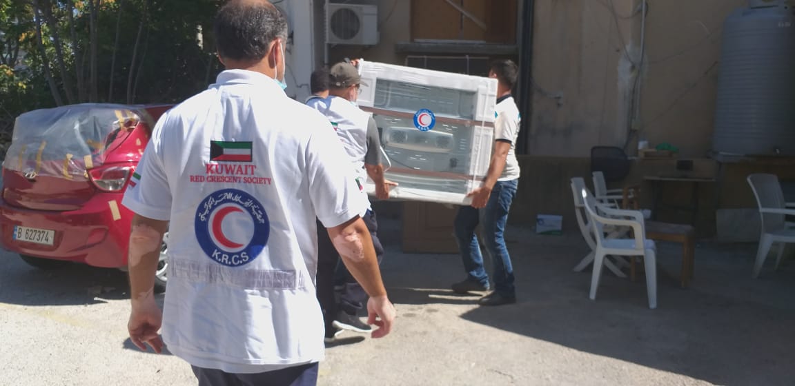 الهلال الأحمر الكويتي يقدم أجهزة كهربائية للأسر المتضررة في بيروت