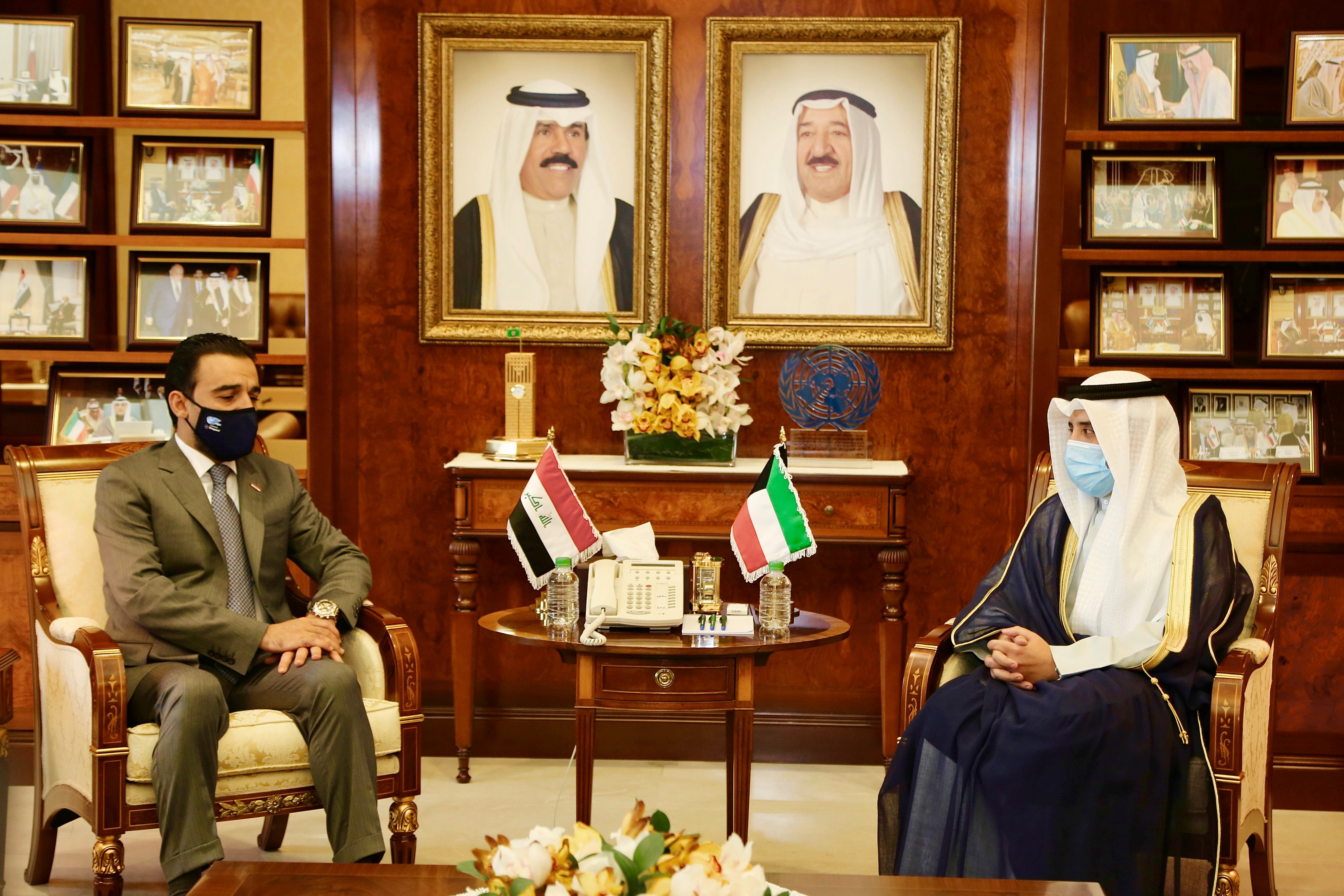 Le ministre des Affaires étrangères, Cheikh Ahmed Nasser Al-Mohamed Al-Sabah, recevant le président du Parlement irakien, Mohamad Al-Halboussi.