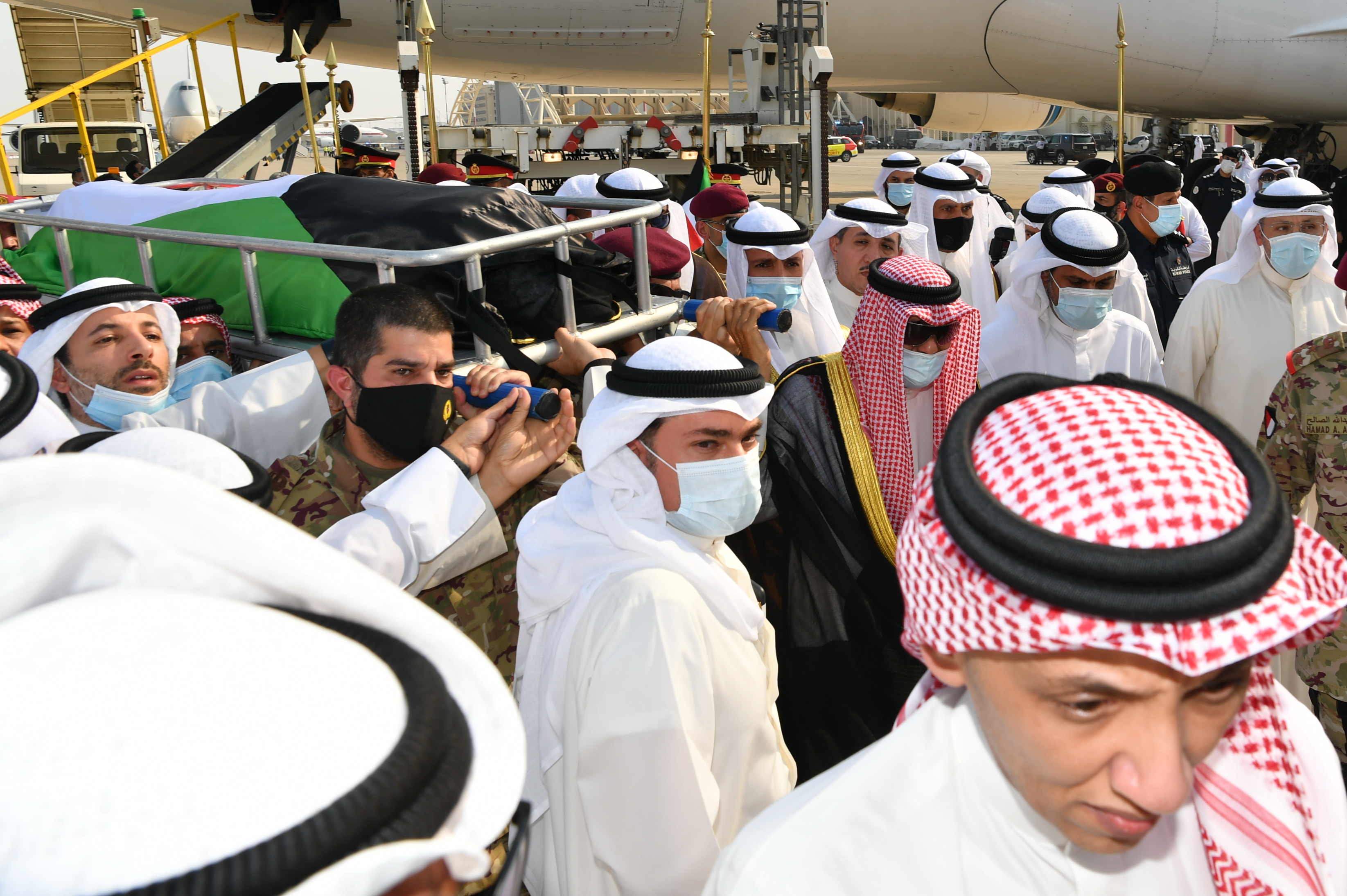 His Highness the Amir receives body of Sheikh Sabah Al-Ahmad