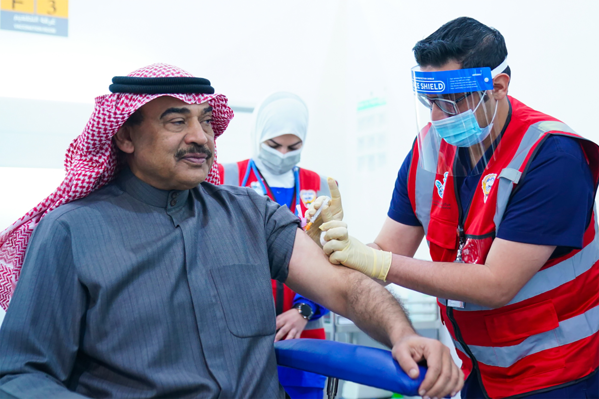 سمو الشيخ صباح خالد الحمد الصباح رئيس مجلس الوزراء يتلقي  الجرعة الثانية من لقاح فيروس كورونا