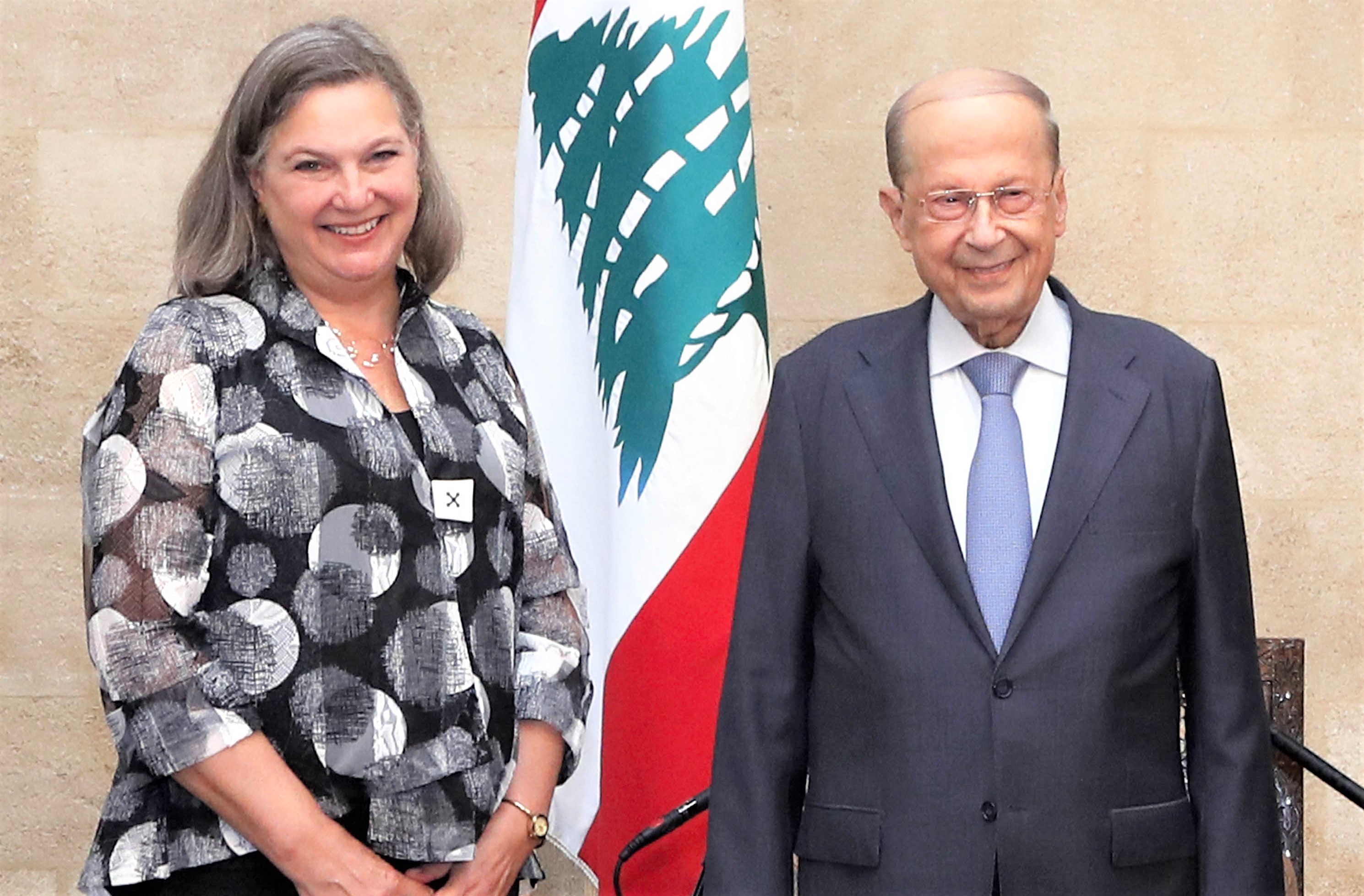 Le président libanais, Michel Aoun, et la secrétaire d'Etat adjointe aux Affaires politiques américaines, Victoria Nuland.