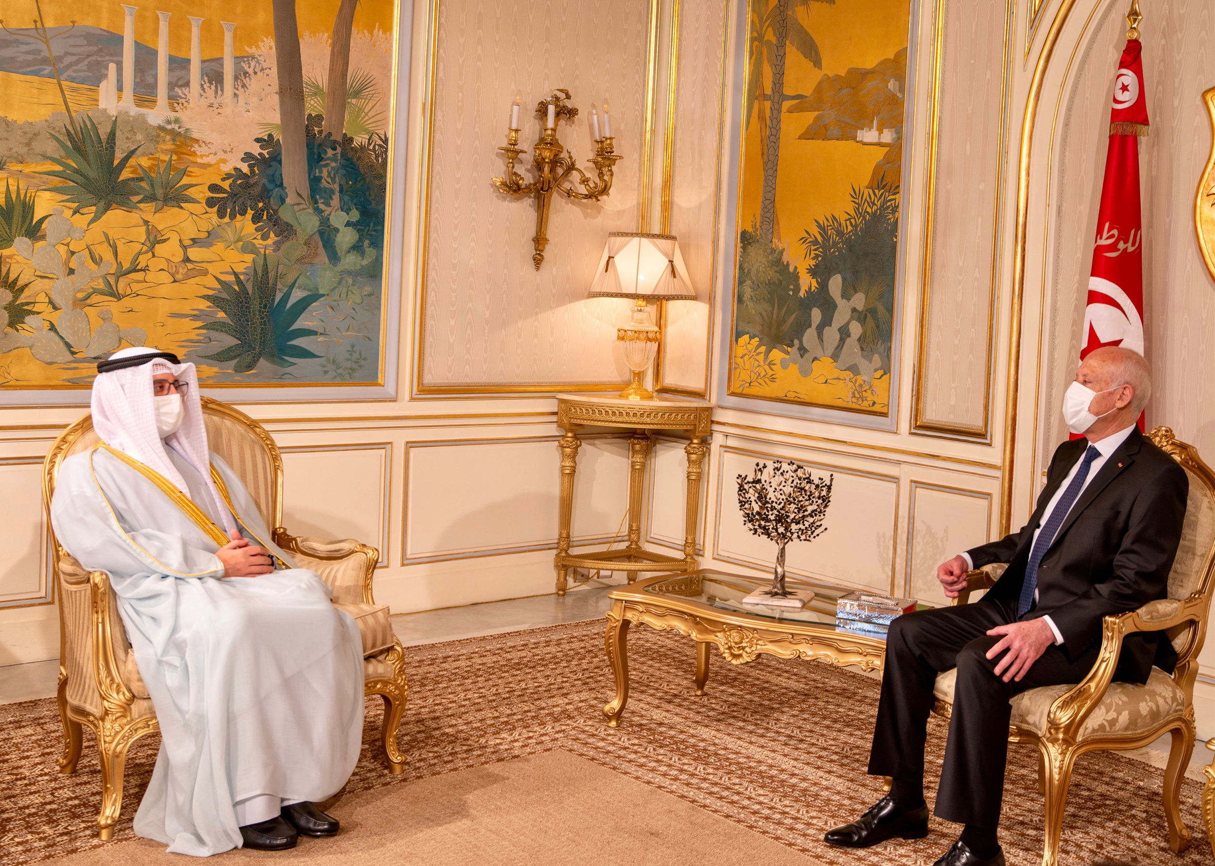 وزير الخارجية أثناء لقائه مع الرئيس التونسي