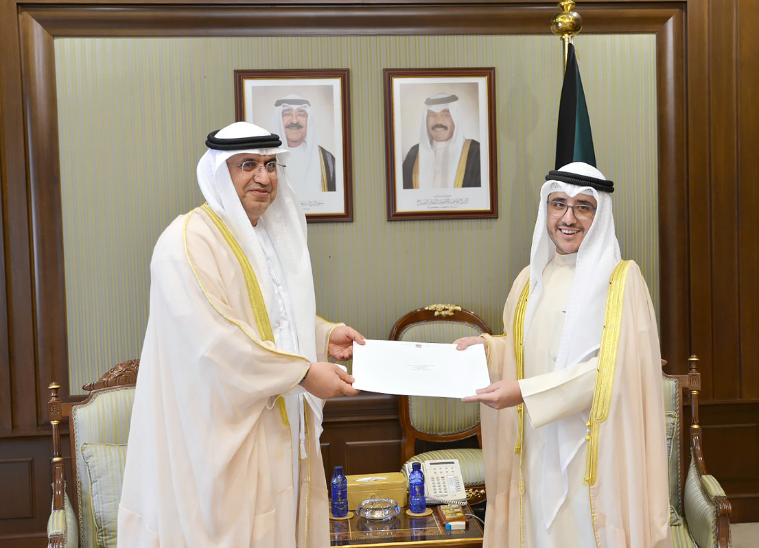 Kuwait FM receives letter from UAE counterpart