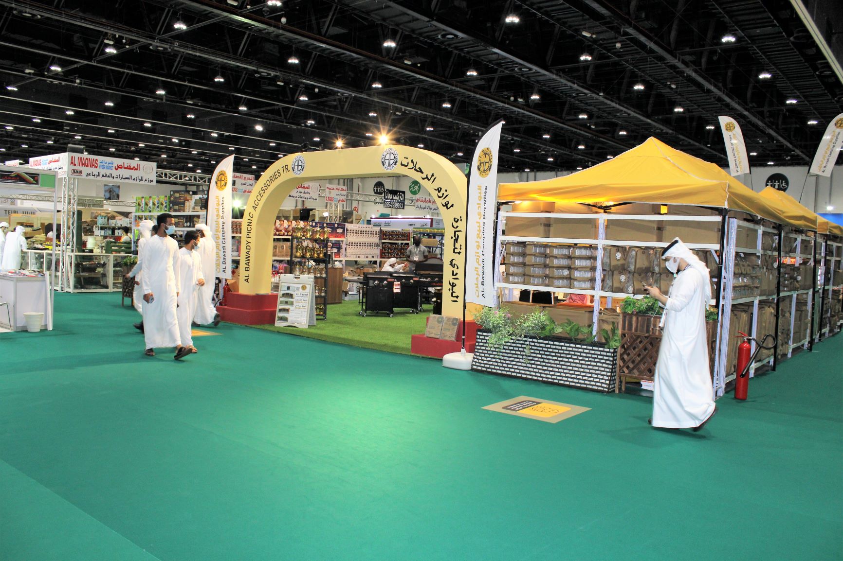 احدى المحلات للرحلات البرية في معرض ابوظبي الدولي للصيد والفروسية 2021
