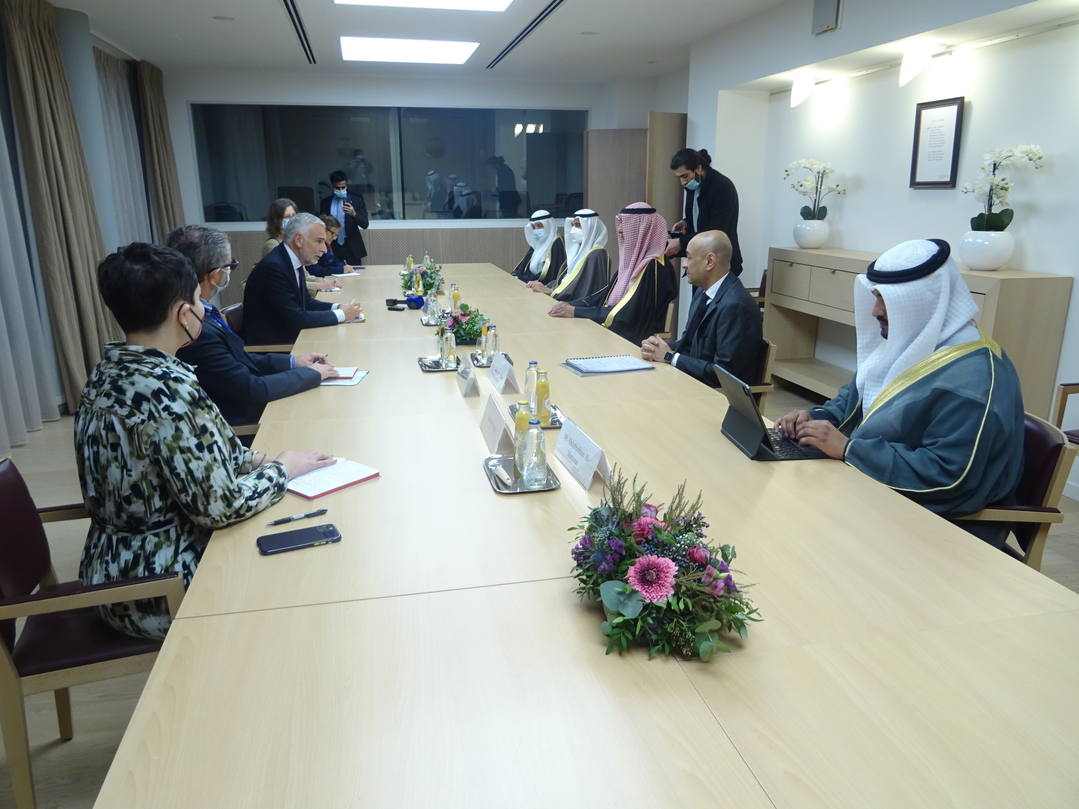 نائب وزير الخارجية الكويتي يجتمع بالأمين العام لخدمة العمل الخارجي في الاتحاد الأوروبي