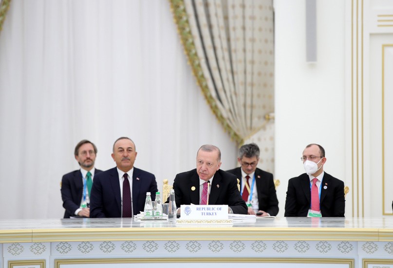 الرئيس التركي يلقي كلمته بقمة منظمة التعاون الاقتصادي