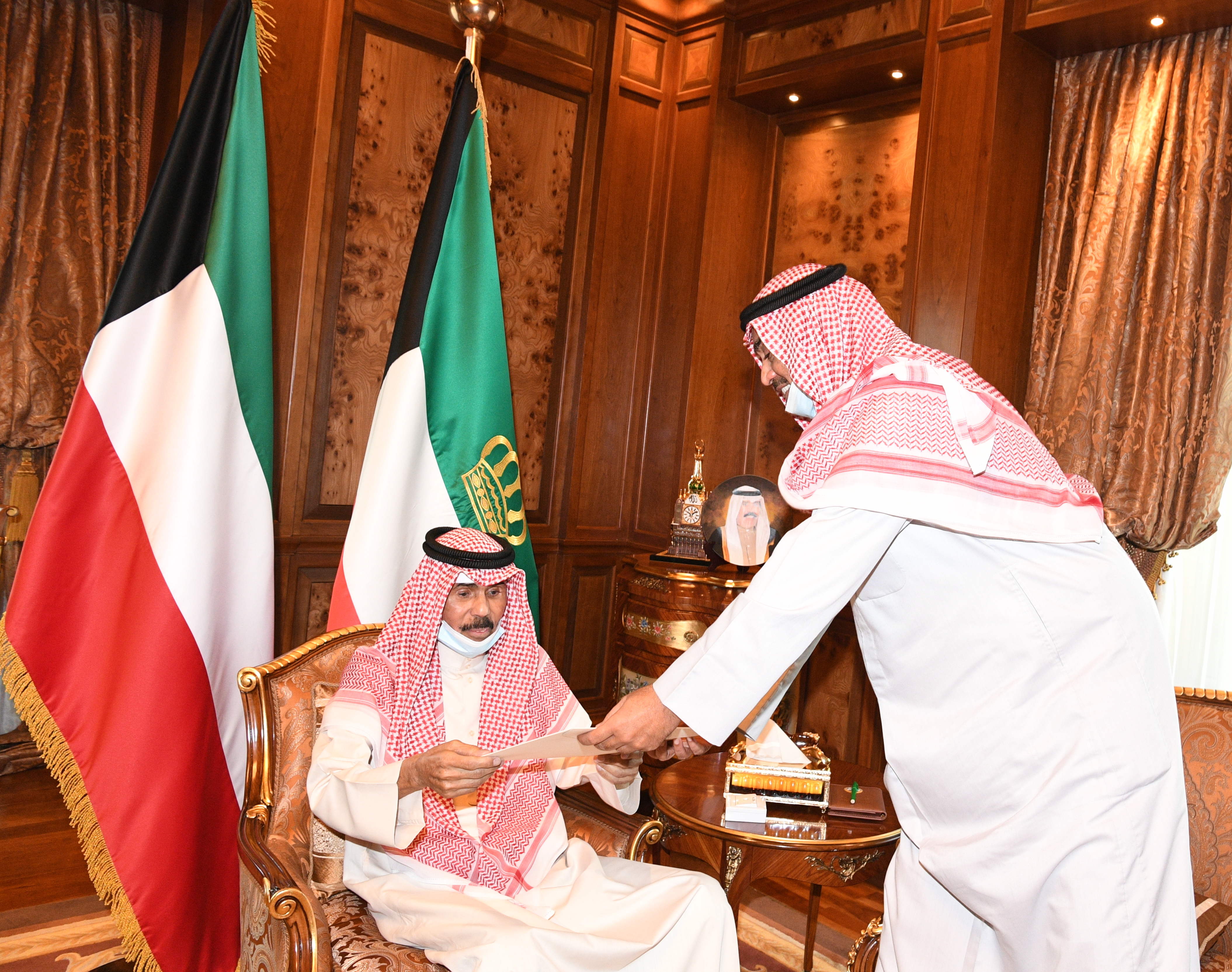 HH the Amir received HH  the Prime Minister