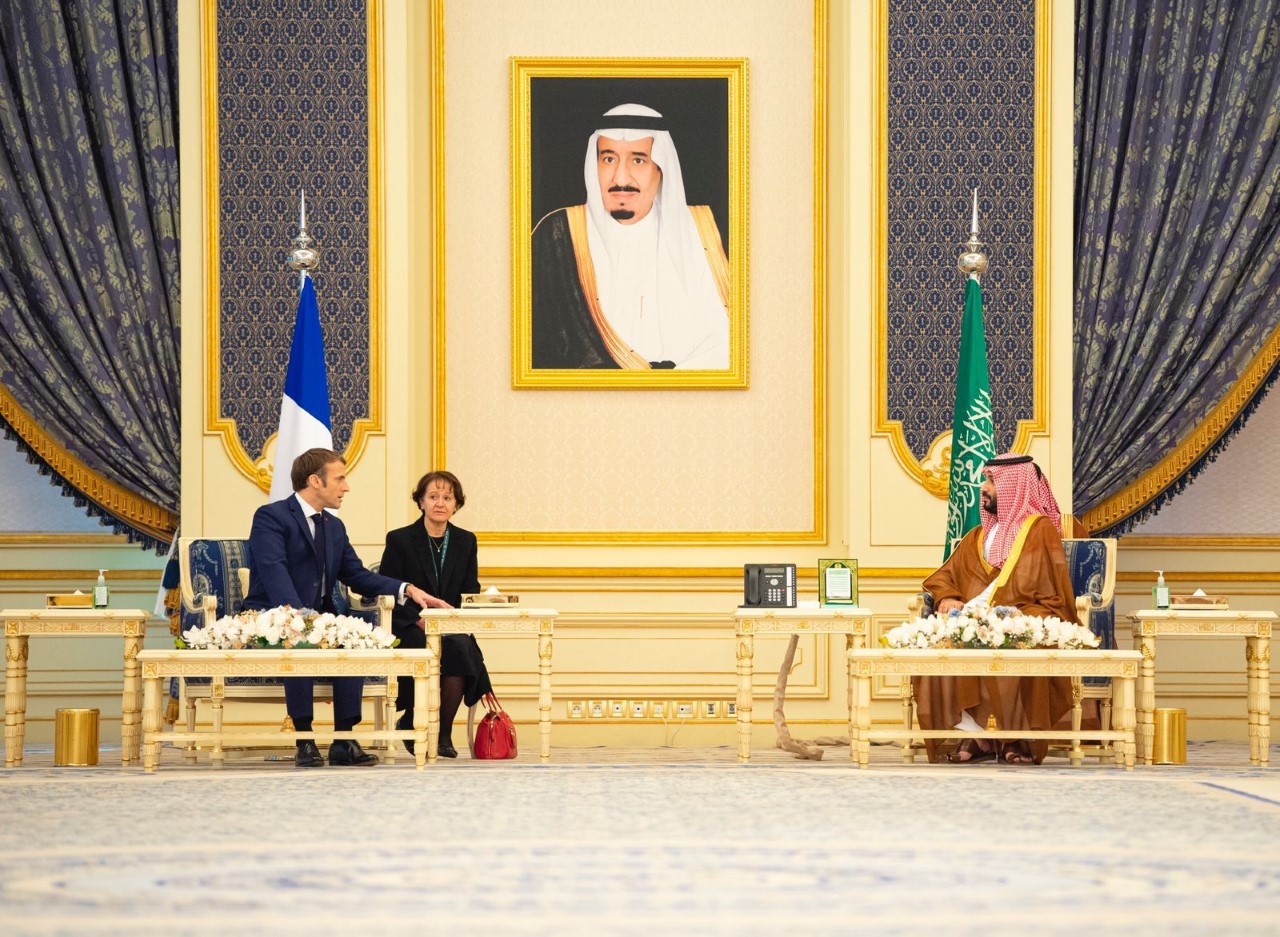 ولي العهد السعودي والرئيس الفرنسي يبحثان مستجدات الأوضاع في الشرق الأوسط