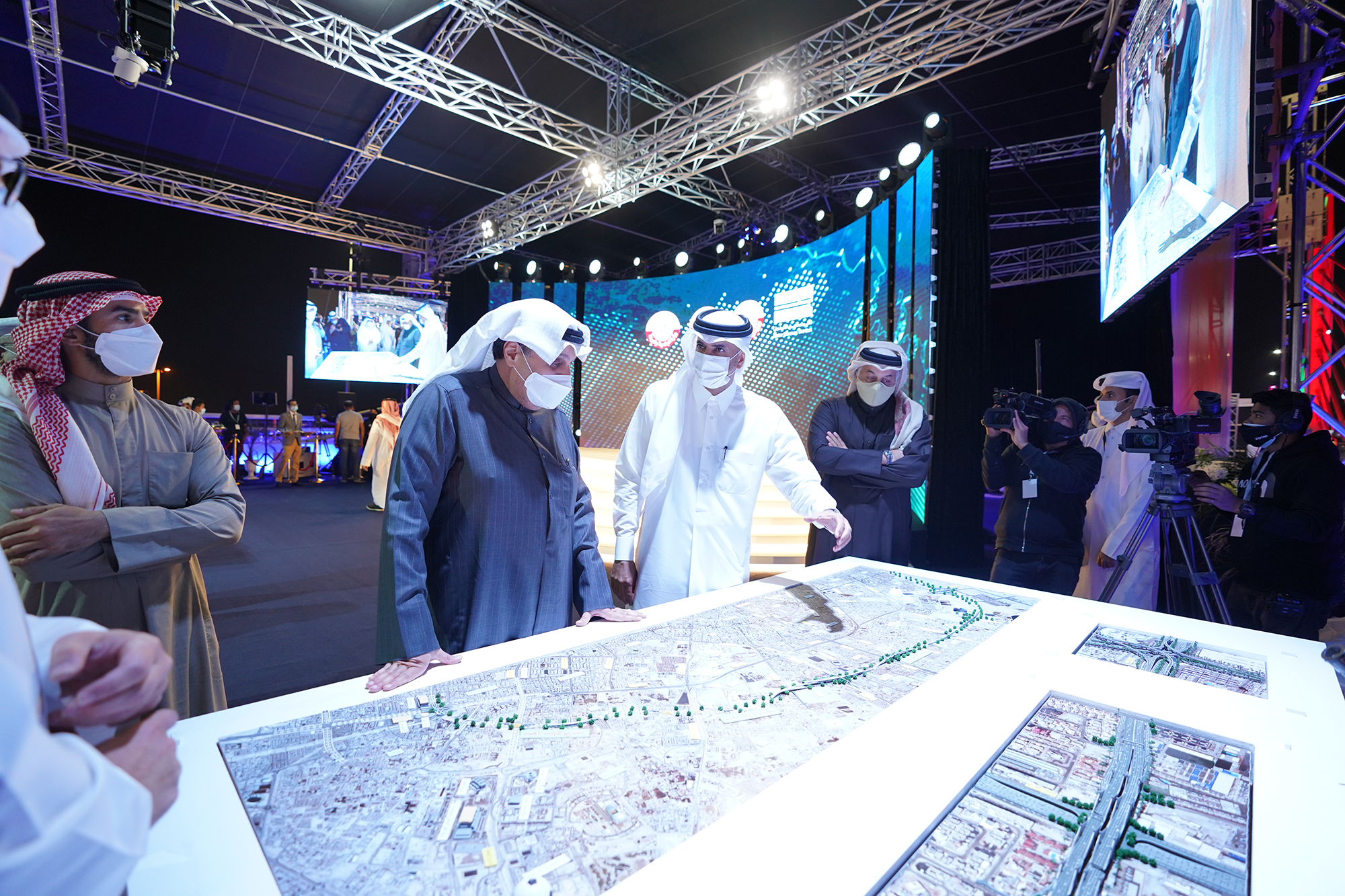 نائب رئيس الوزراء ووزير الدفاع يشارك بافتتاح مشروع (محور صباح الأحمد) في الدوحة نيابة عن سمو رئيس الوزراء