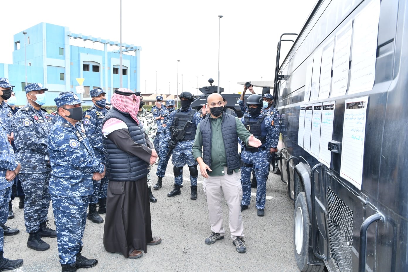 وزير الداخلية الشيخ ثامر علي صباح السالم الصباح يتفقد قطاع الأمن الخاص