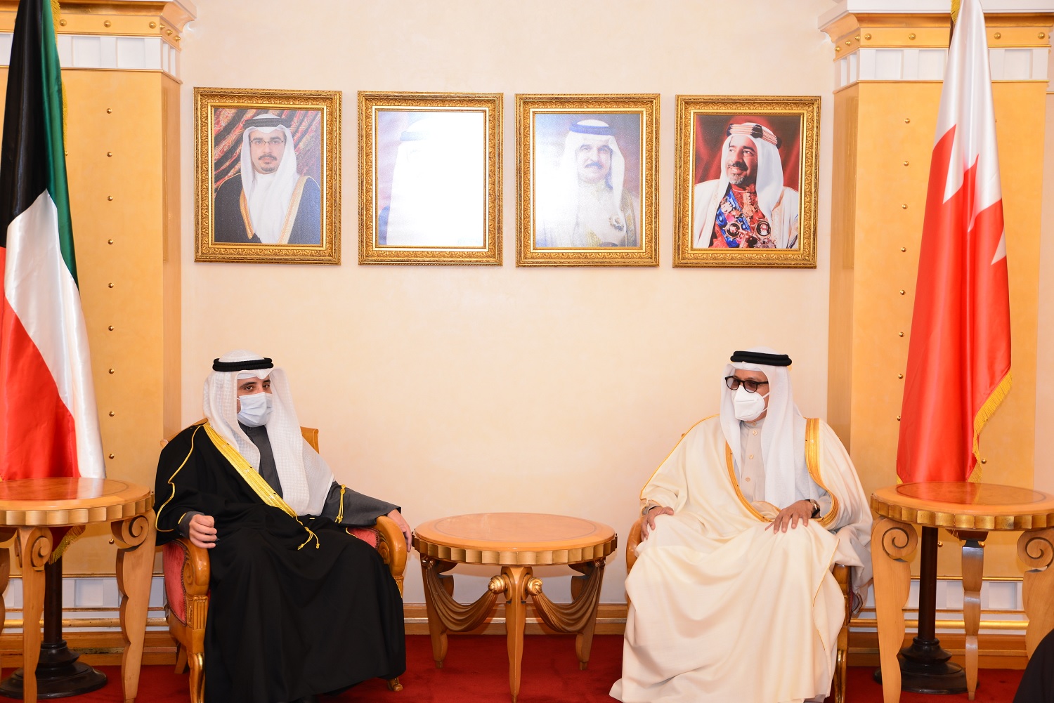 Kuwaiti, Bahraini FMs discuss, ties and issues