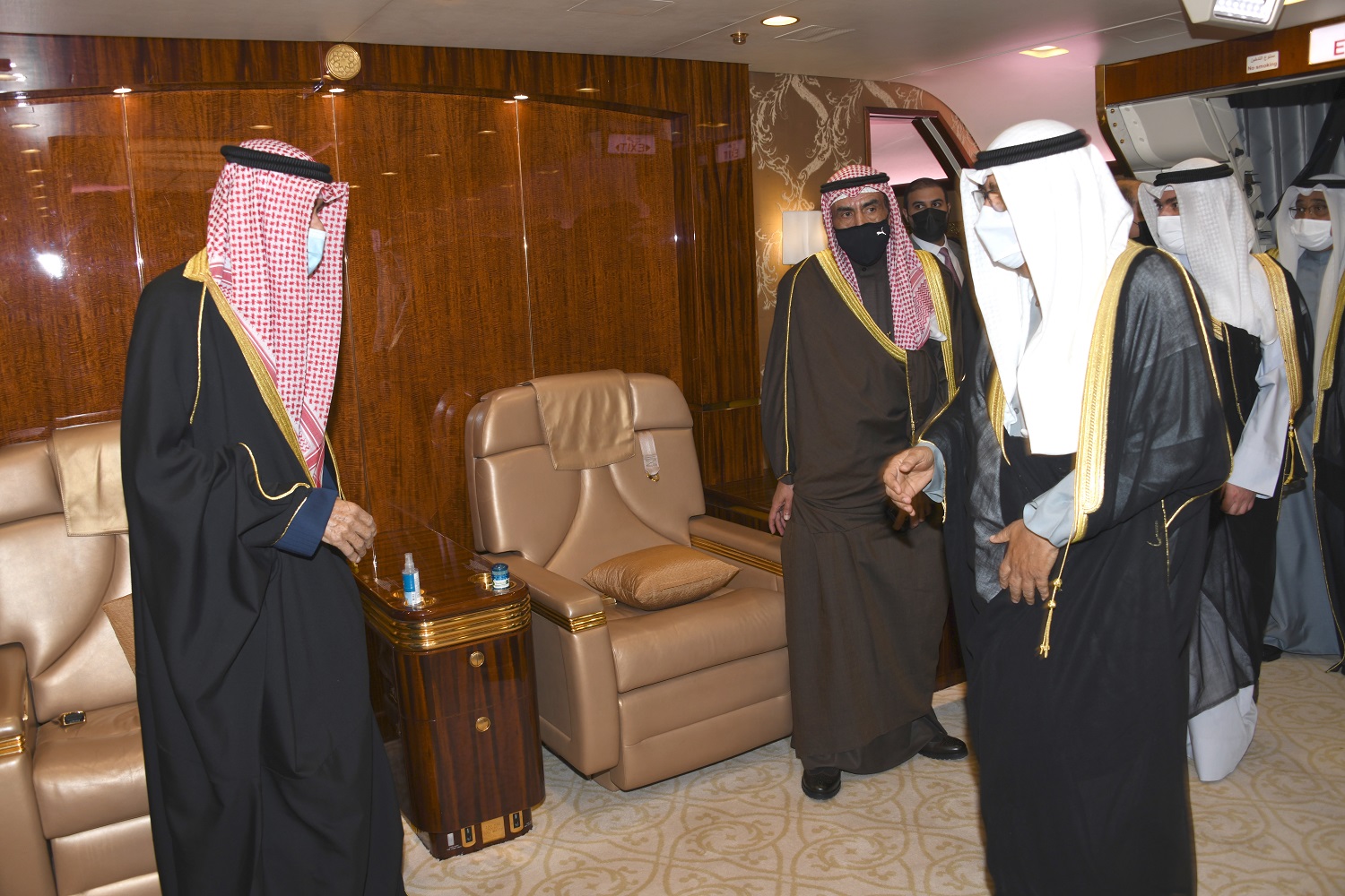 Kuwait Amir returns to country after medical checkups abroad