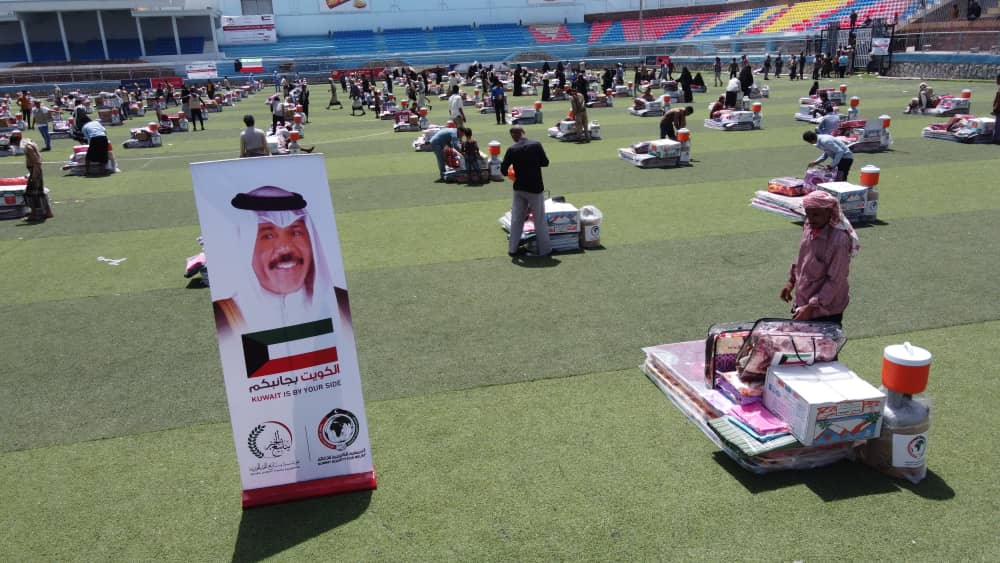 توزيع حقائب إيواء في محافظة تعز اليمنية بدعم كويتي