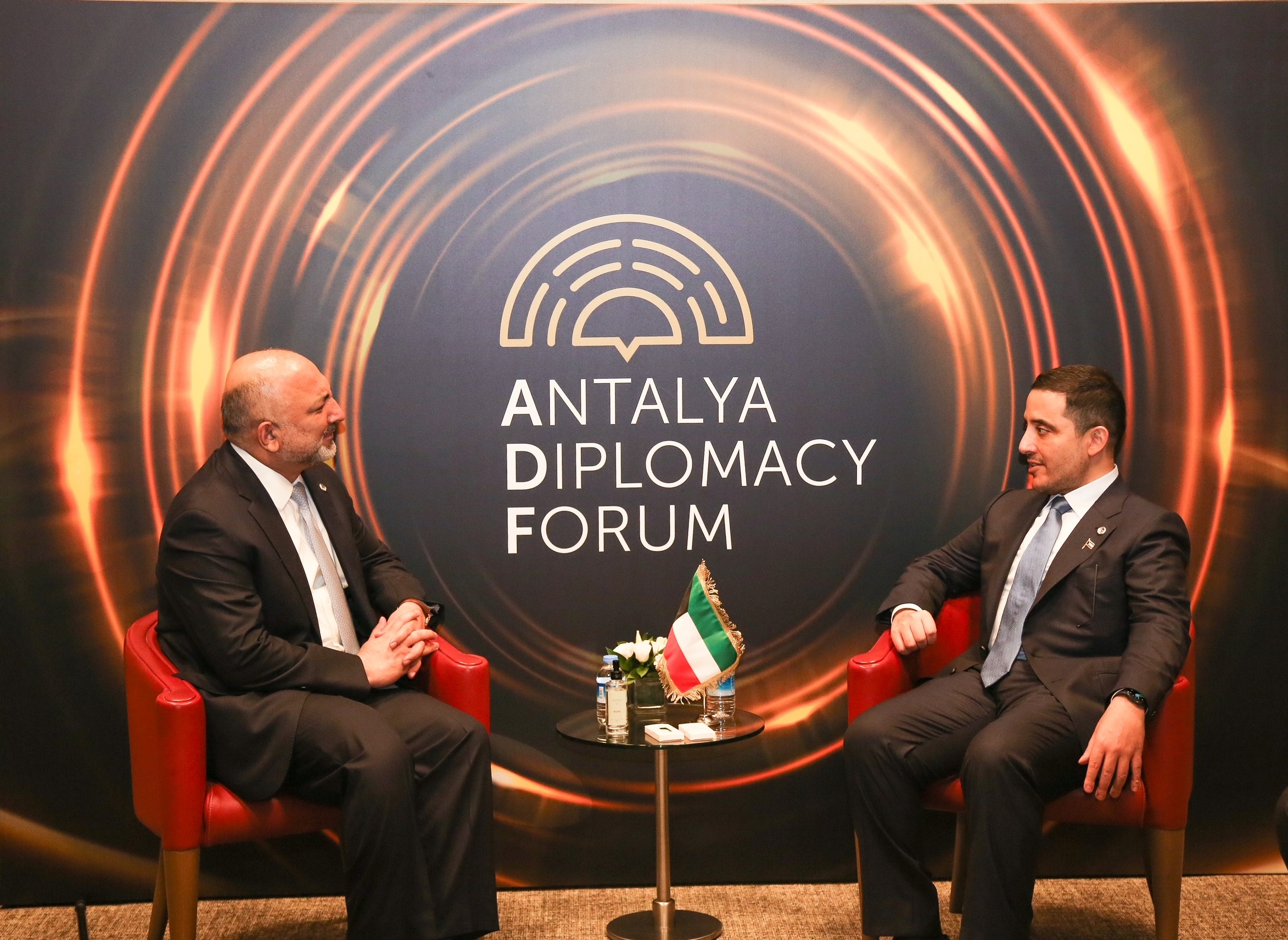 وزير الخارجية يلتقي مع نظيره الأفغاني