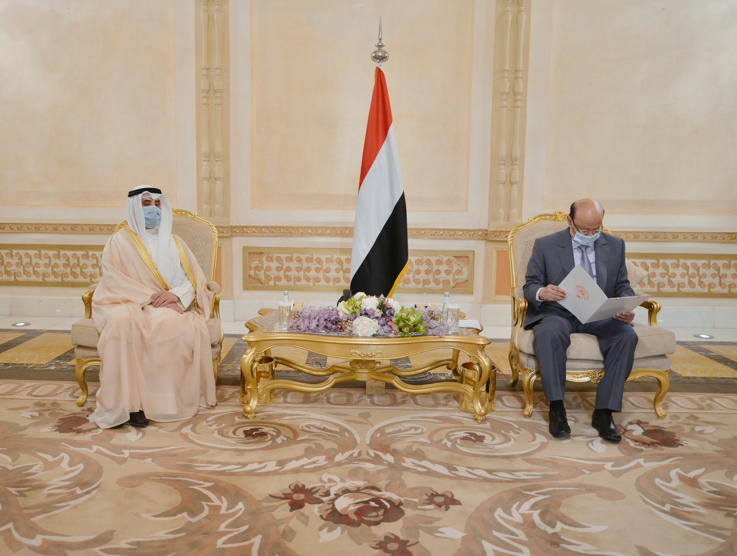 مبعوث سمو أمير البلاد يسلم رسالة خطية من سموه إلى الرئيس اليمني