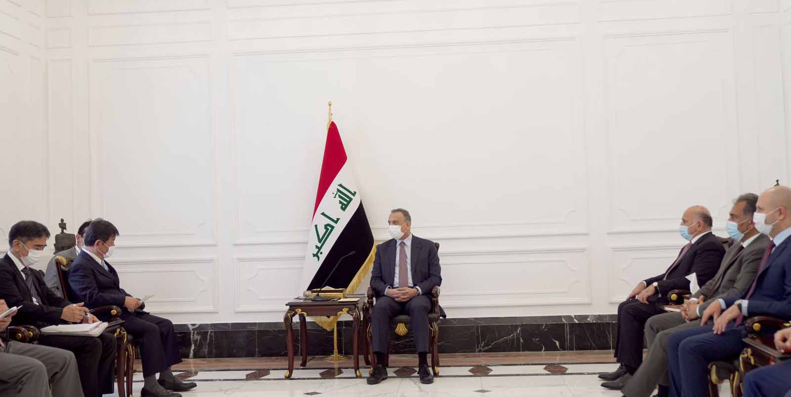 رئيس الوزراء العراقي خلال استقباله وزير الخارجية الياباني