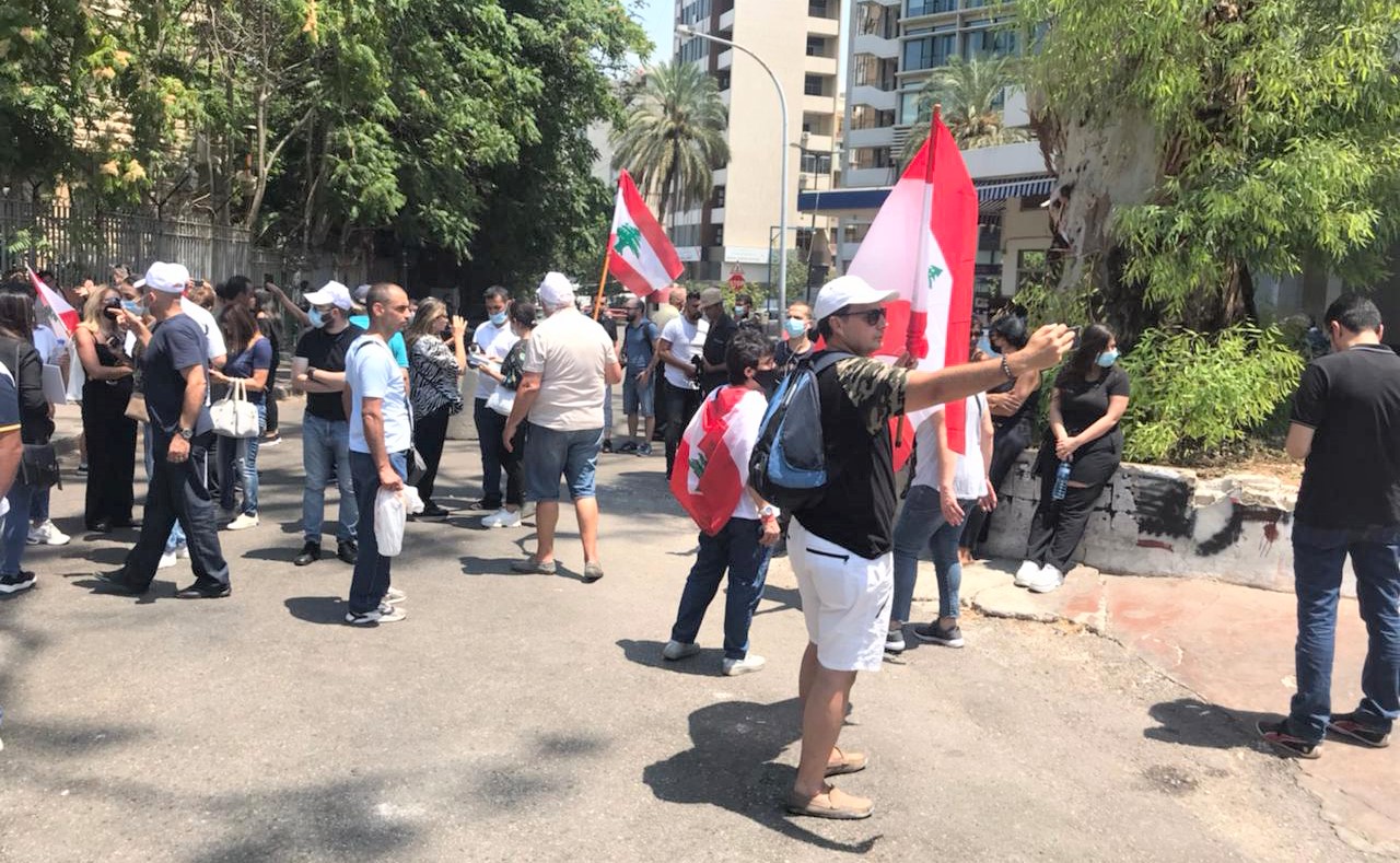 Plusieurs manifestations prendront la route du port, portant notamment le slogan de la « chute du régime du 4 août et de toutes ses composantes ».