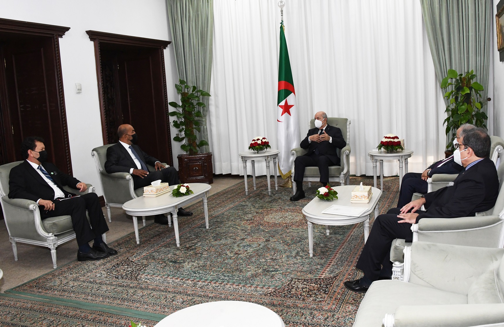 الرئيس الجزائري يستقبل نائب رئيس المجلس الرئاسي الليبي