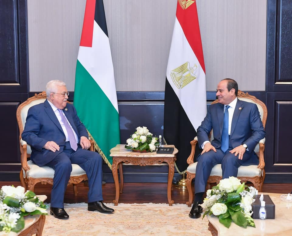الرئيس المصري عبد الفتاح السيسي خلال لقائه الرئيس الفلسطيني محمود عباس