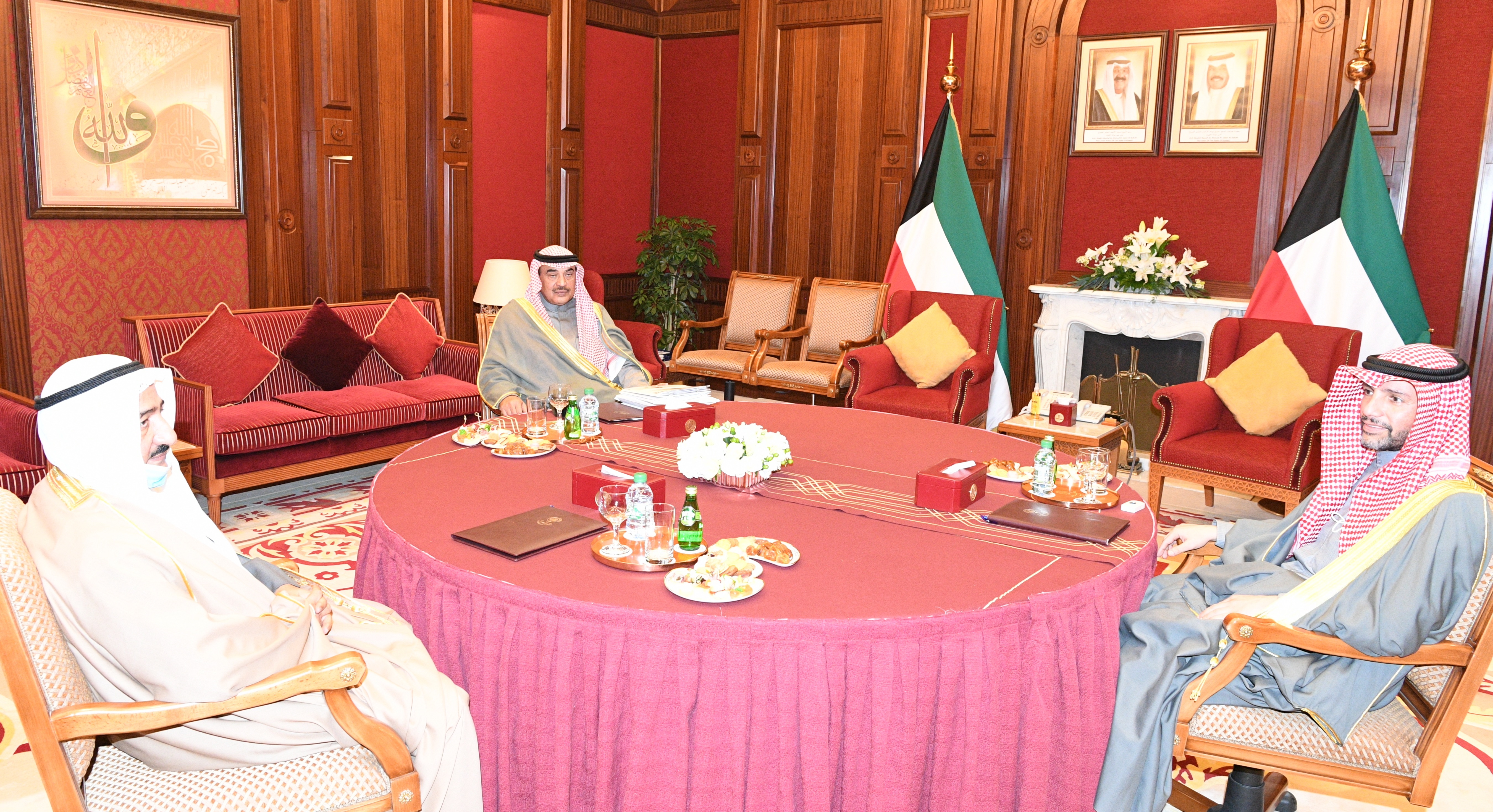 رؤساء السلطات الثلاث يعقدون اجتماعا في قصر بيان