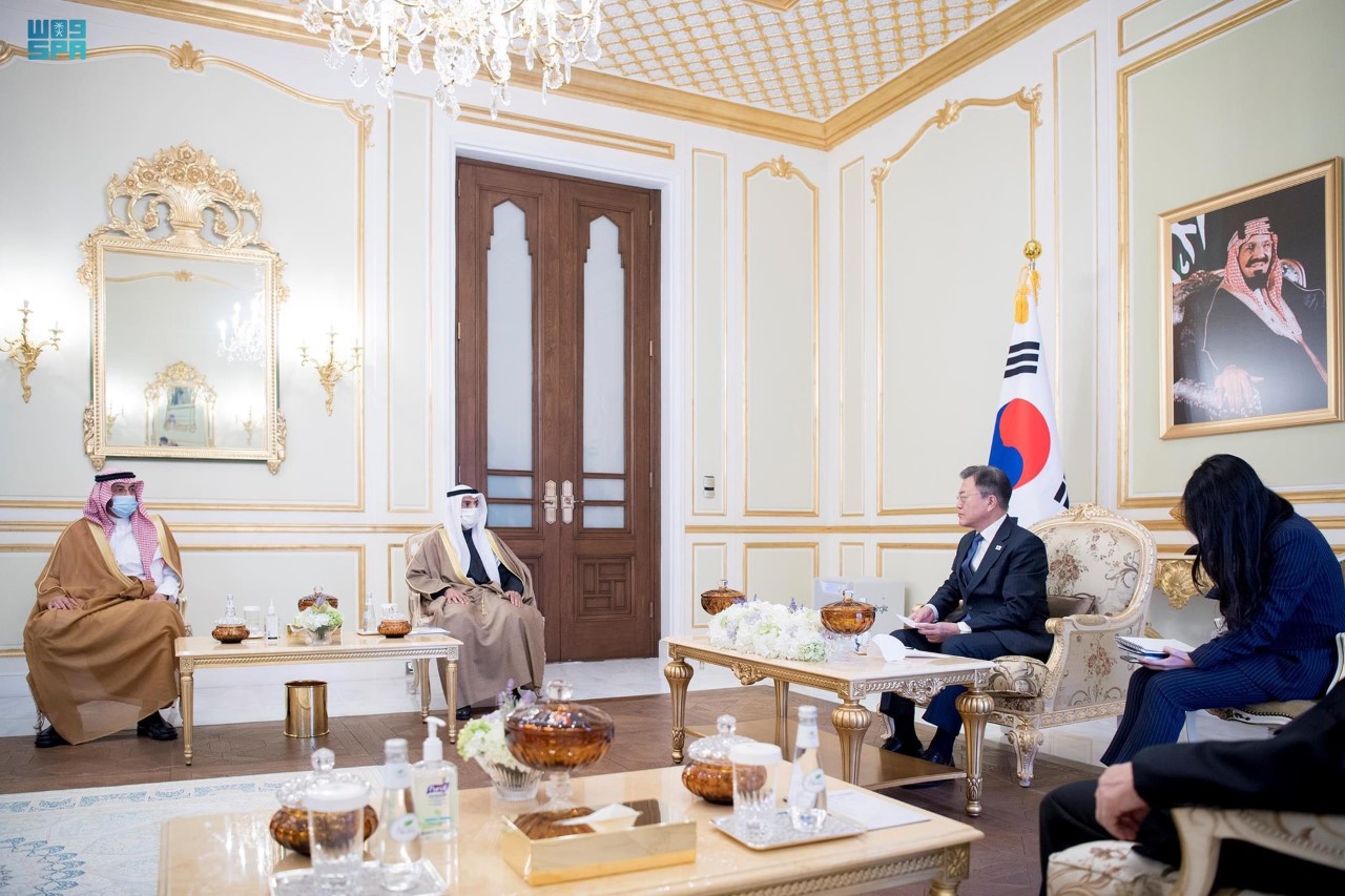 رئيس كوريا الجنوبية وأمين (مجلس التعاون) خلال اللقاء