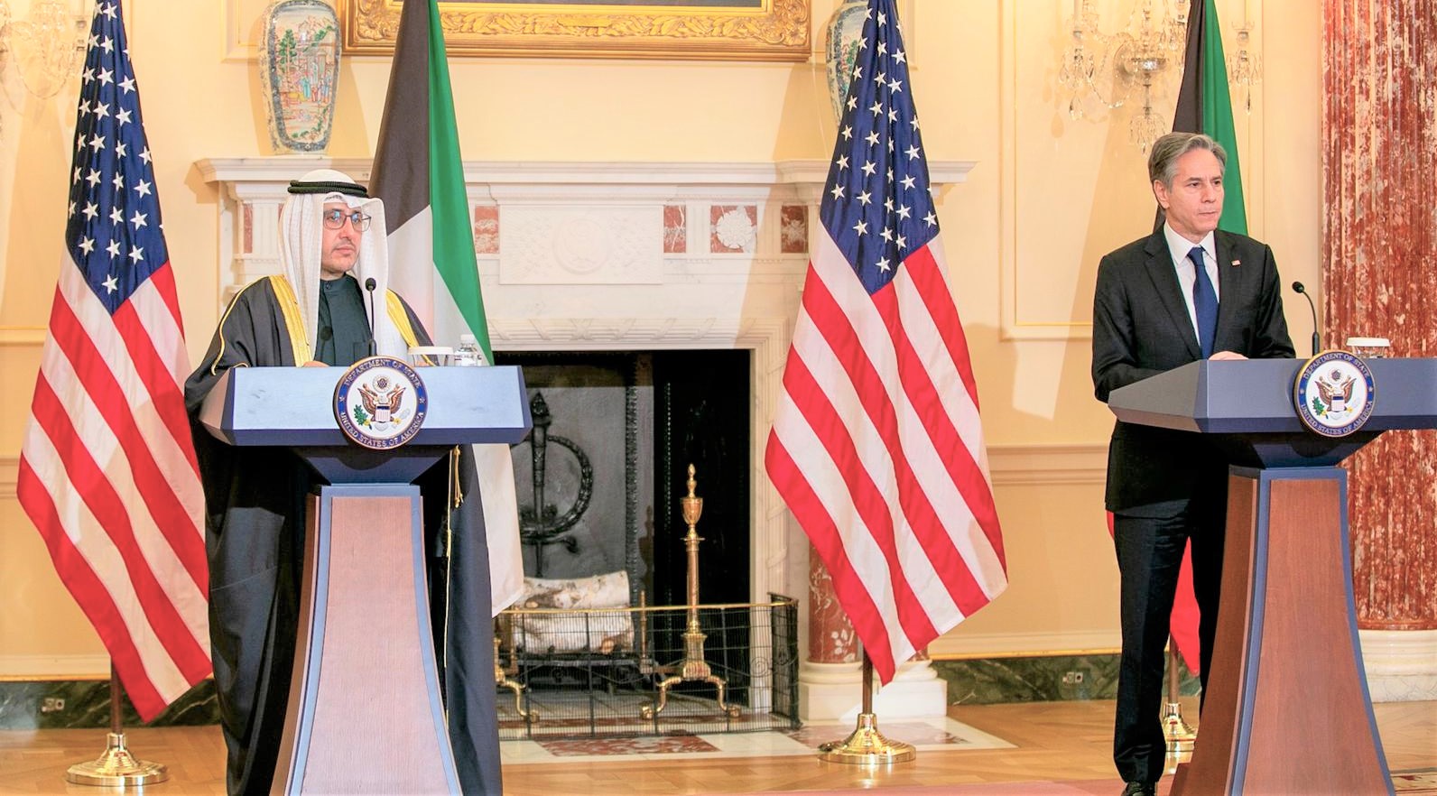 Le ministre des Affaires étrangères, Cheikh Ahmad Nasser Al-Mohamed Al-Sabah, et son homologue américain, Antony Blinken.