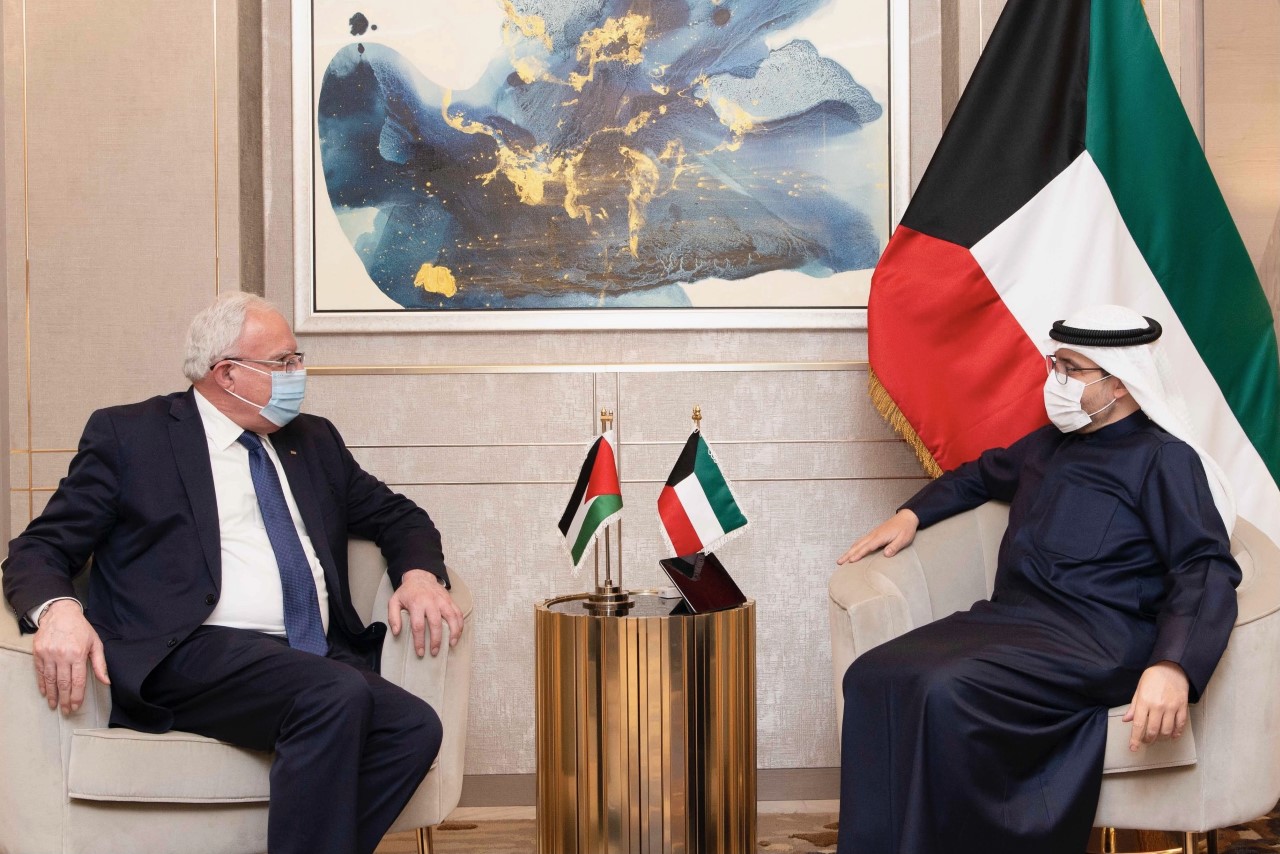 وزير الخارجية الكويتي خلال استقبال وزير الخارجية والمغتربين الفلسطيني