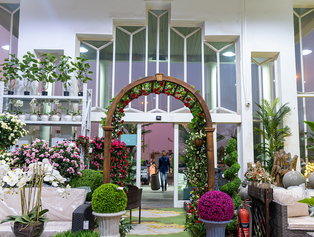 كونا Kuwait plant nurseries are crowded with people as autumn