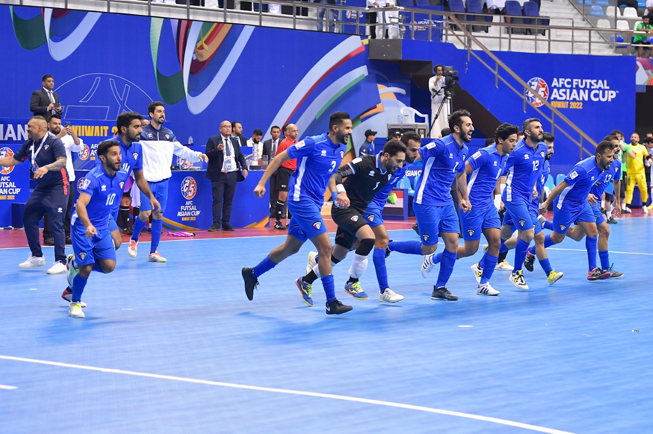 Kuwaiti team celebrate qualifying to Futsal Asian Cup quarterfinal