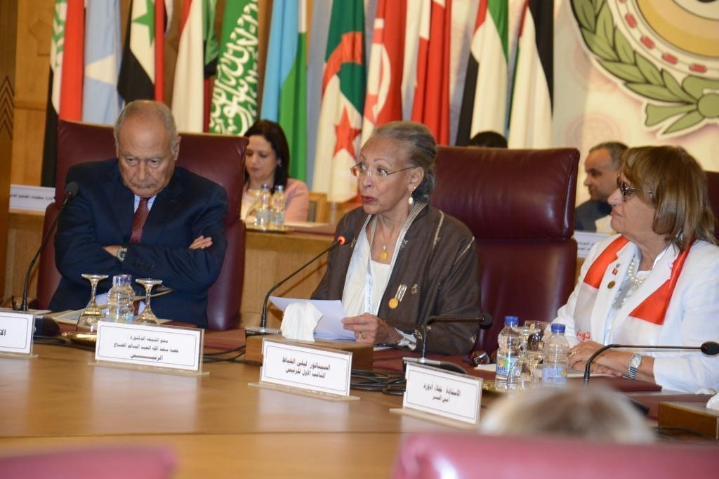 Sheikha Hessa Al-Sabah addressing the meeting