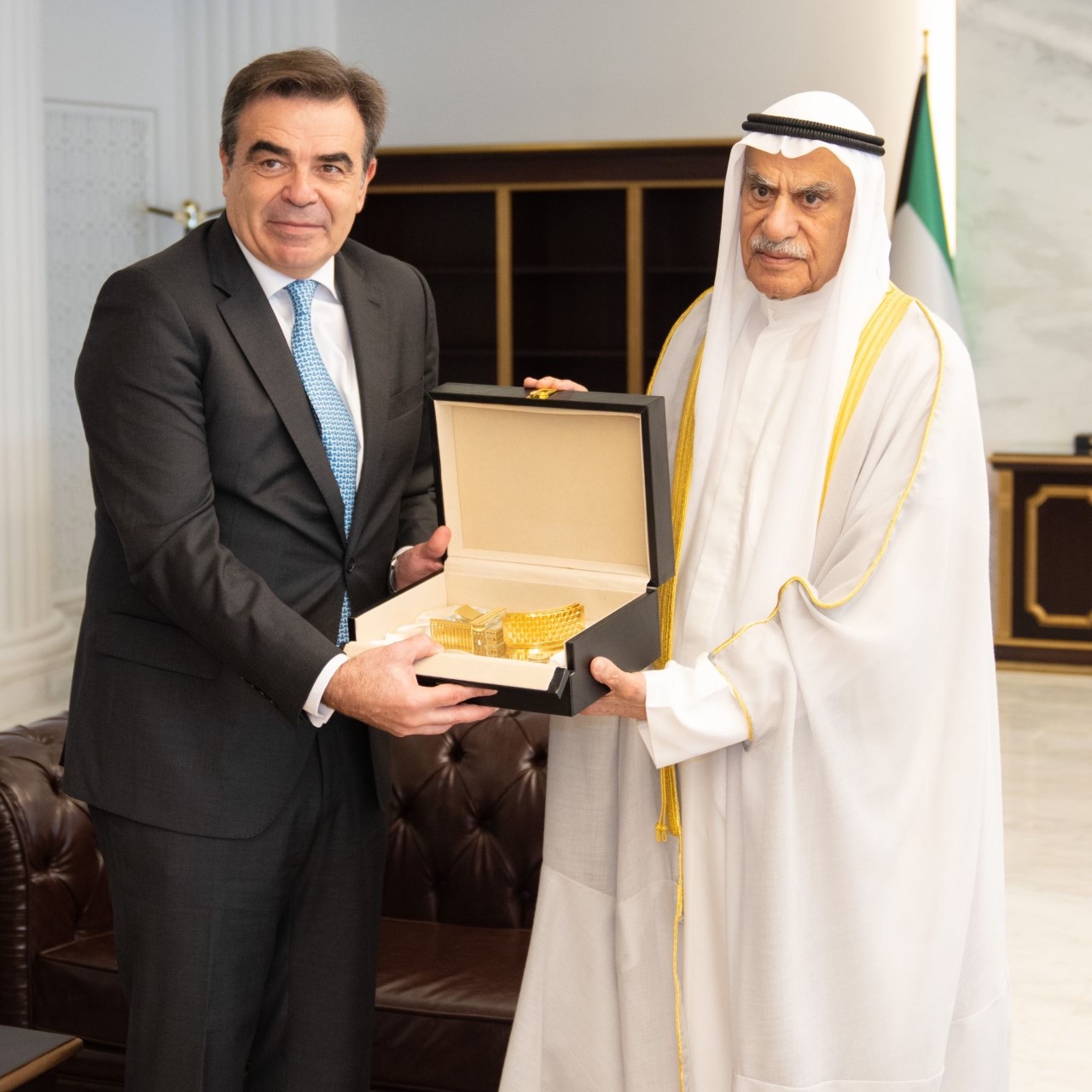 كونا Kuwait parliament speaker hosts EU deputy chairperson برلمان