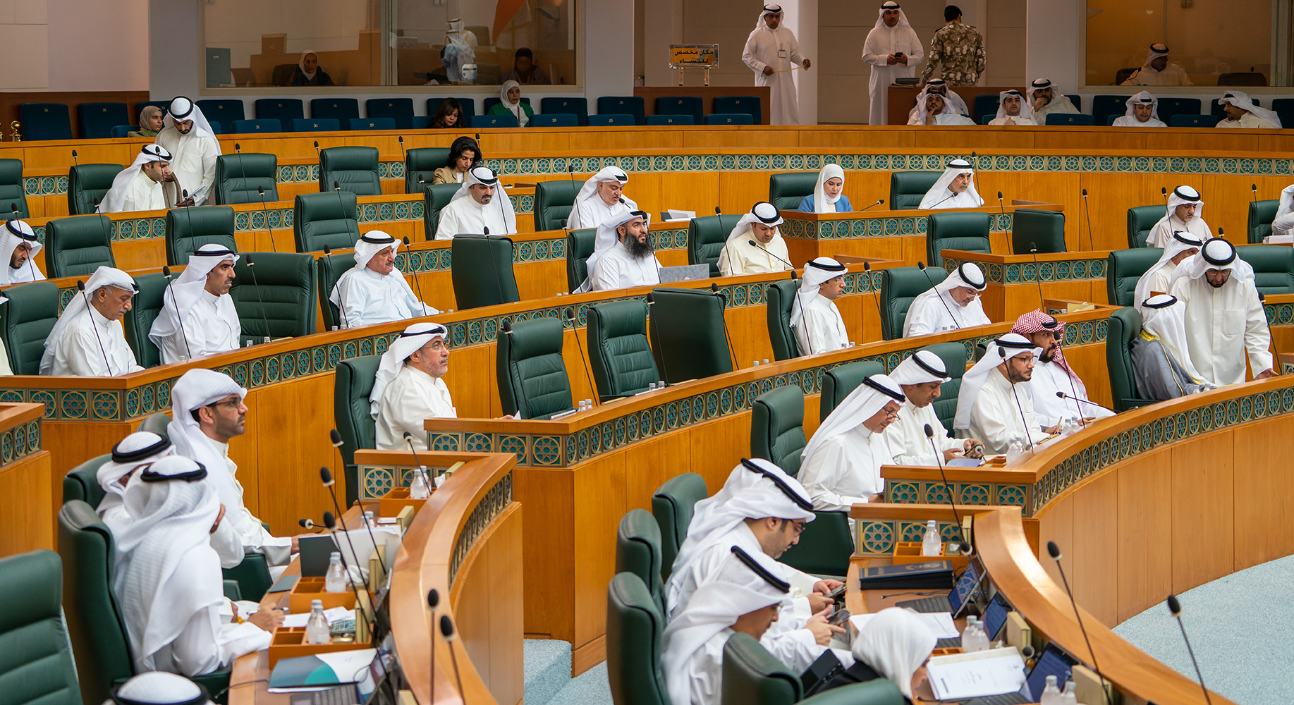 مناقشة أعضاء مجلس الأمة لبند كشف الأوراق والرسائل الواردة