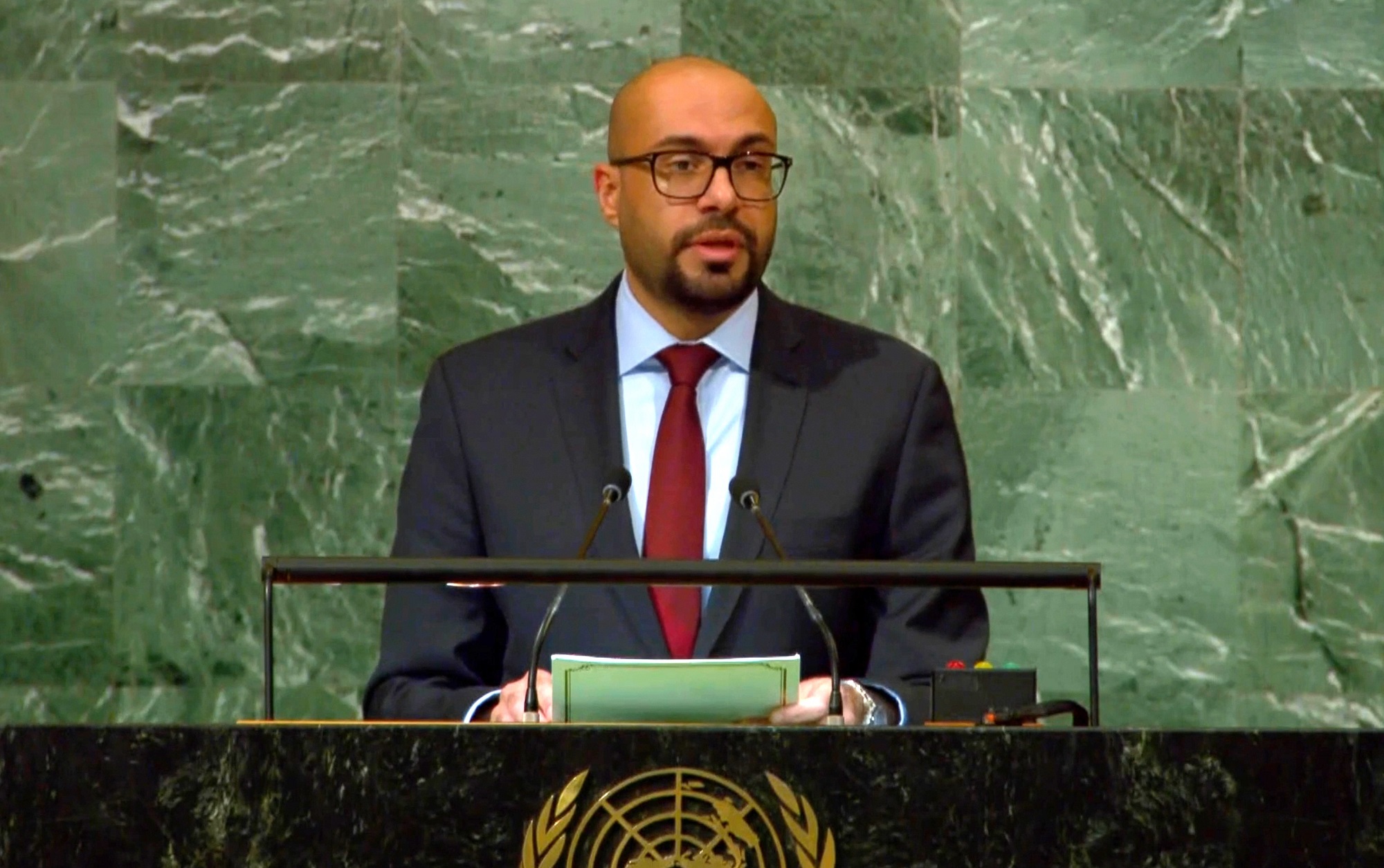 السكرتير الأول فهد محمد حجي يلقي بيان دولة الكويت أمام الجمعية العامة للأمم المتحدة