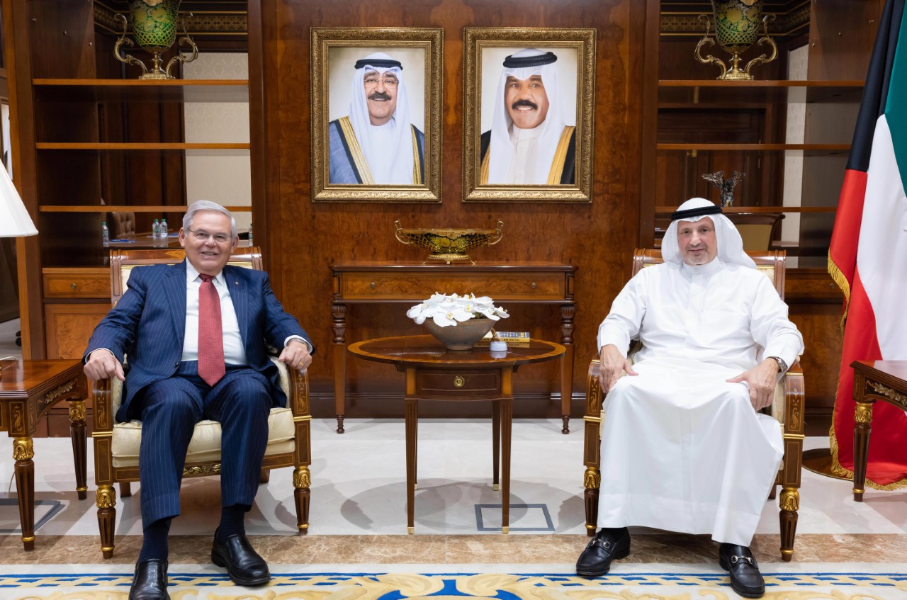 Kuwait Foreign Minister receives US Chairman of the Senate Committee on Foreign Relations