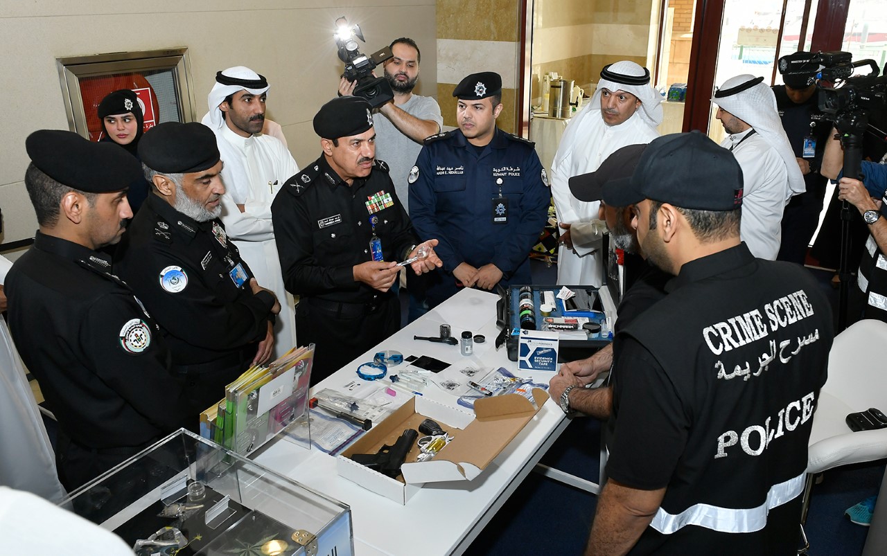 مدير (العلاقات والإعلام الأمني) اللواء توحيد الكندري خلال افتتاح المعرض التوعوي الخاص بمكافحة المخدرات