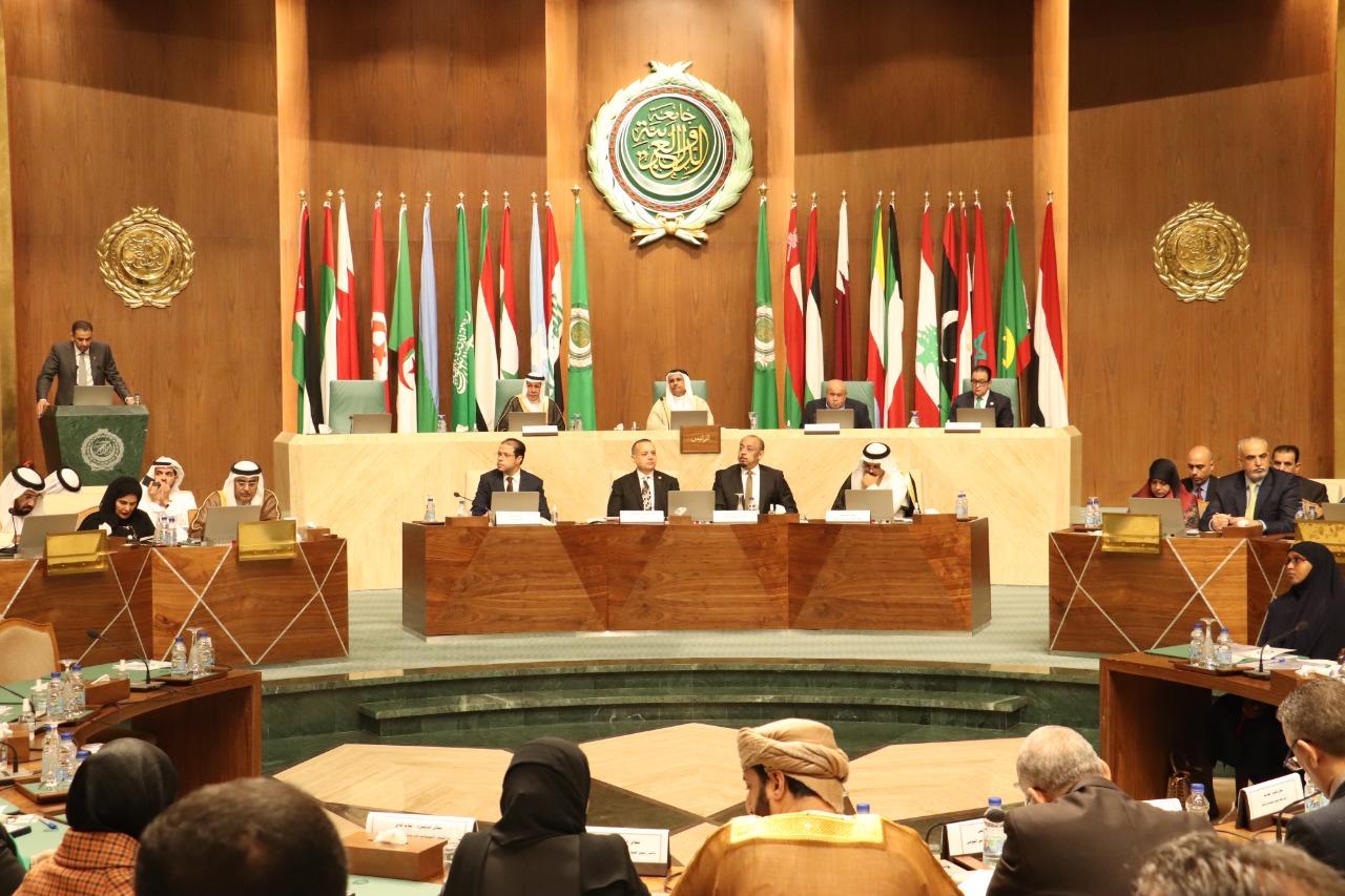 المنصة الرئيسية لجلسة البرلمان العربي