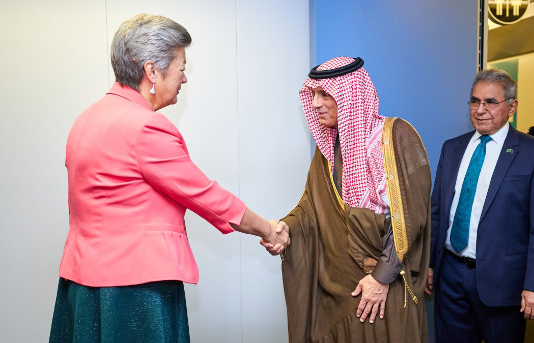 مفوضة الاتحاد الأوروبي للشؤون الداخلية ايلفا جوهانسون ووزير الدولة السعودي للشؤون الخارجية عادل الجبير