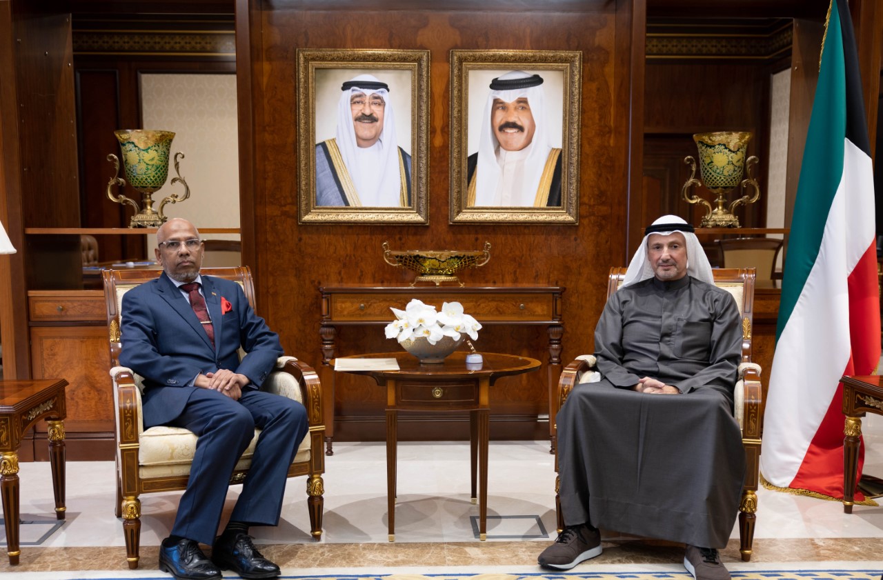 وزير الخارجية  يستقبل سفير جمهورية سريلانكا لدى الكويت