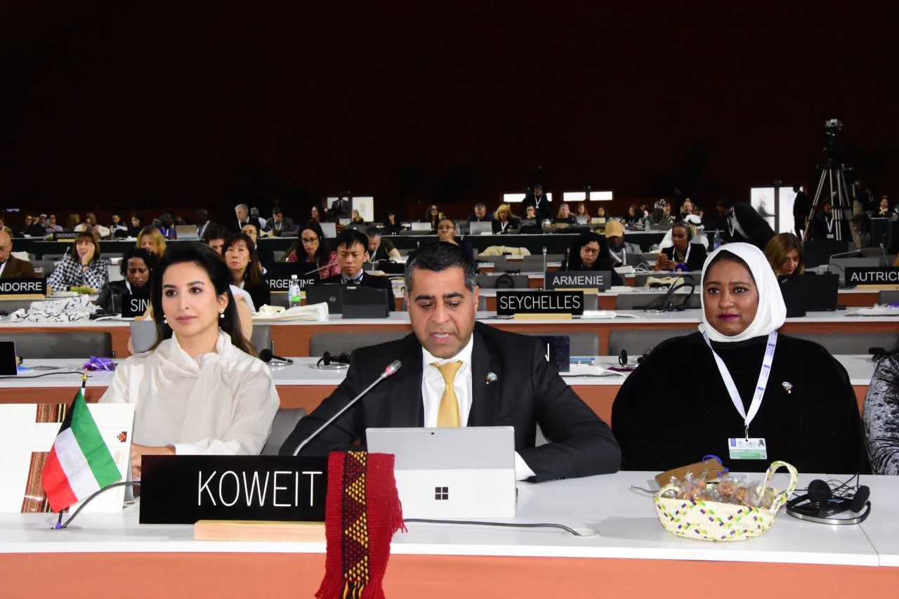 Kuwait's representative and (Sadu) Society Chief attend the committee meeting