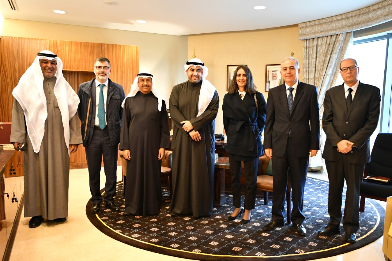 Kuwaiti Minister of Finance and State Minister for Commercial and Investments Affairs, Abdulwahab Al-Rushaid, receives visiting Moroccan counterpart, Nadia Al-Alawi.