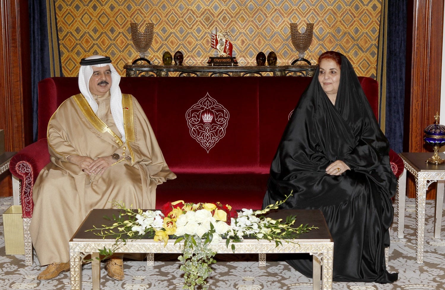 الملك حمد بن عيسى بن سلمان آل خليفة ملك مملكة البحرين مع صاحبة السمو الملكي الأميرة سبيكة بنت إبراهيم آل خليفة